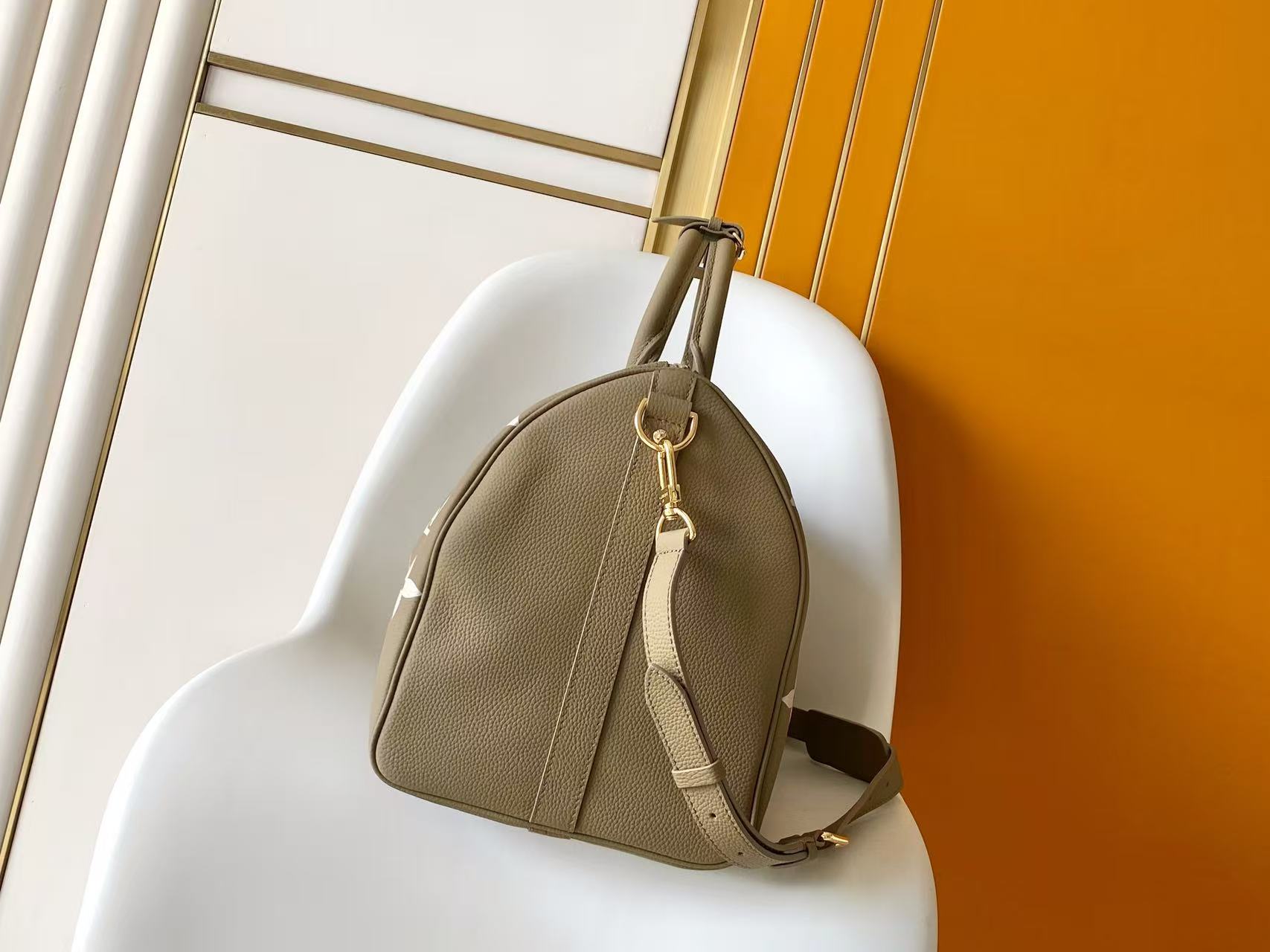 LV Keepall Bandoulière Giant Monogram Leather