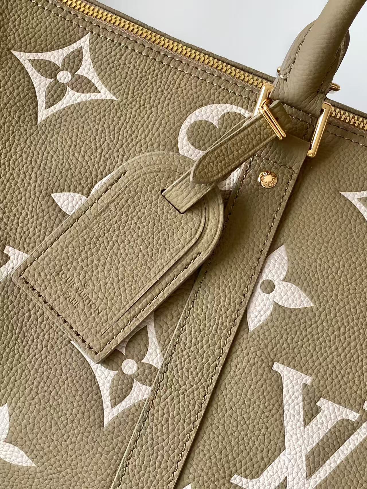 LV Keepall Bandoulière Giant Monogram Leather