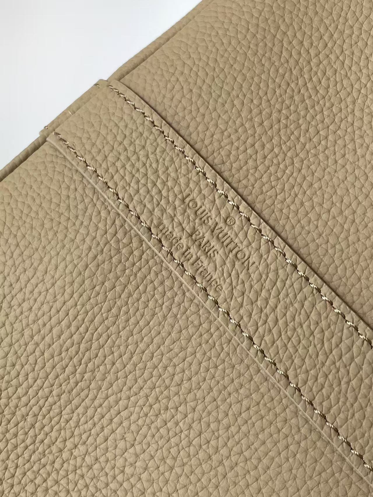 LV Keepall Bandoulière Giant Monogram Leather