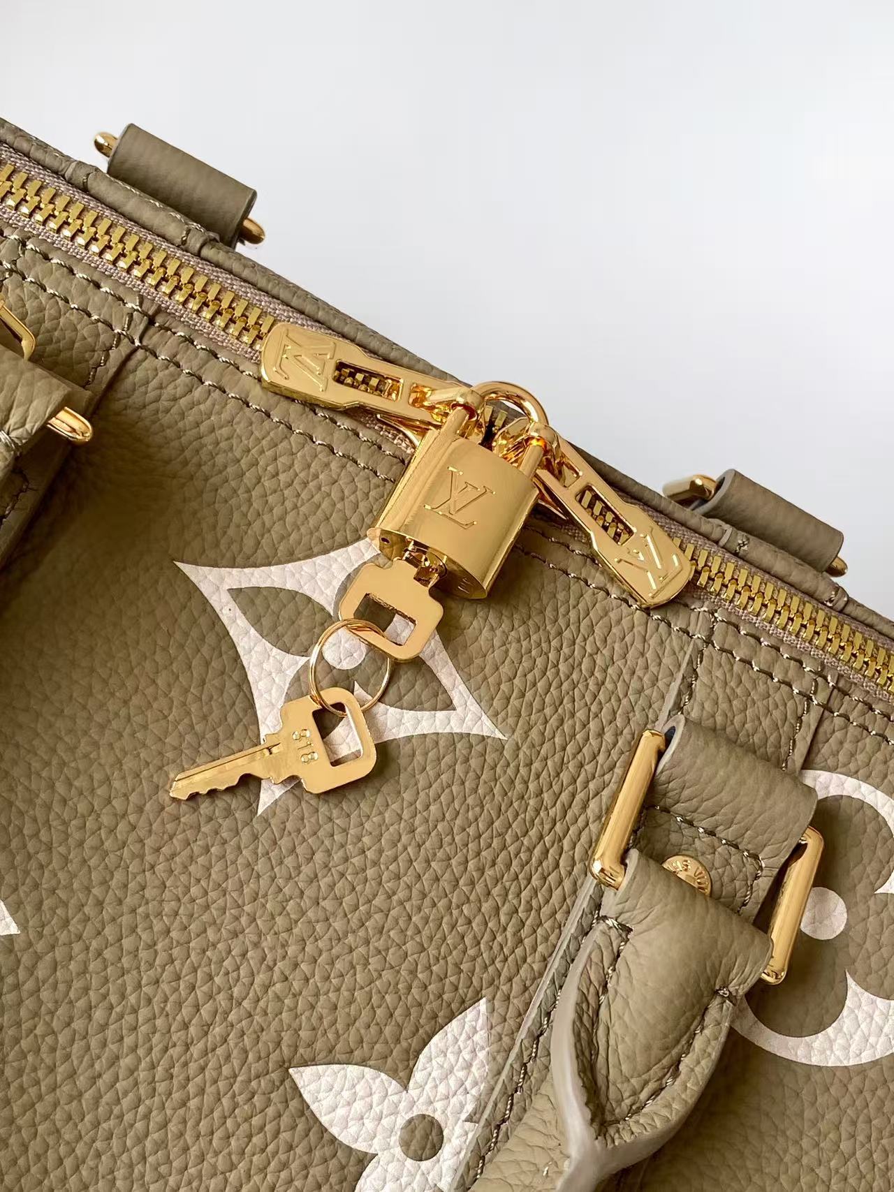 LV Keepall Bandoulière Giant Monogram Leather