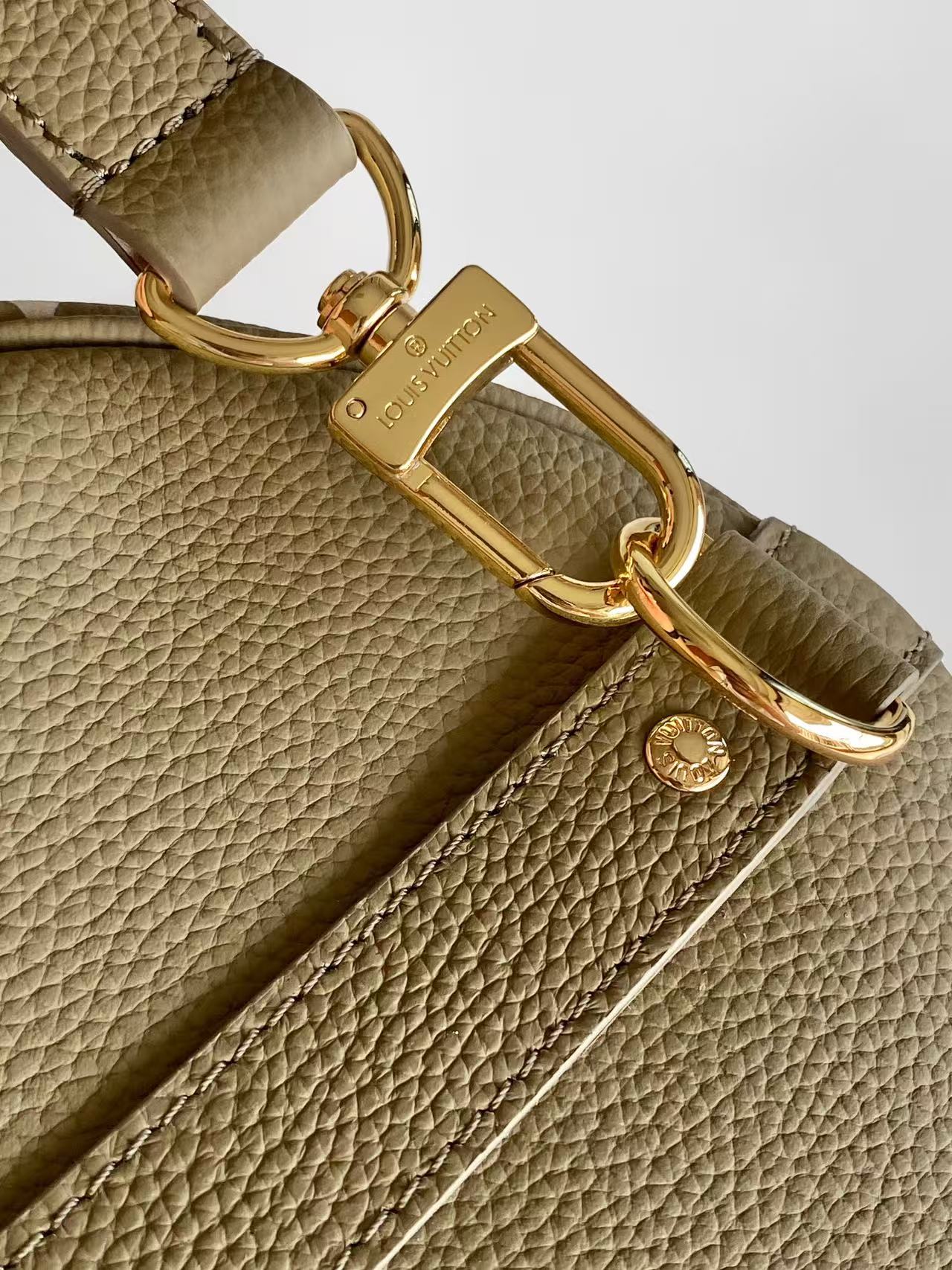 LV Keepall Bandoulière Giant Monogram Leather