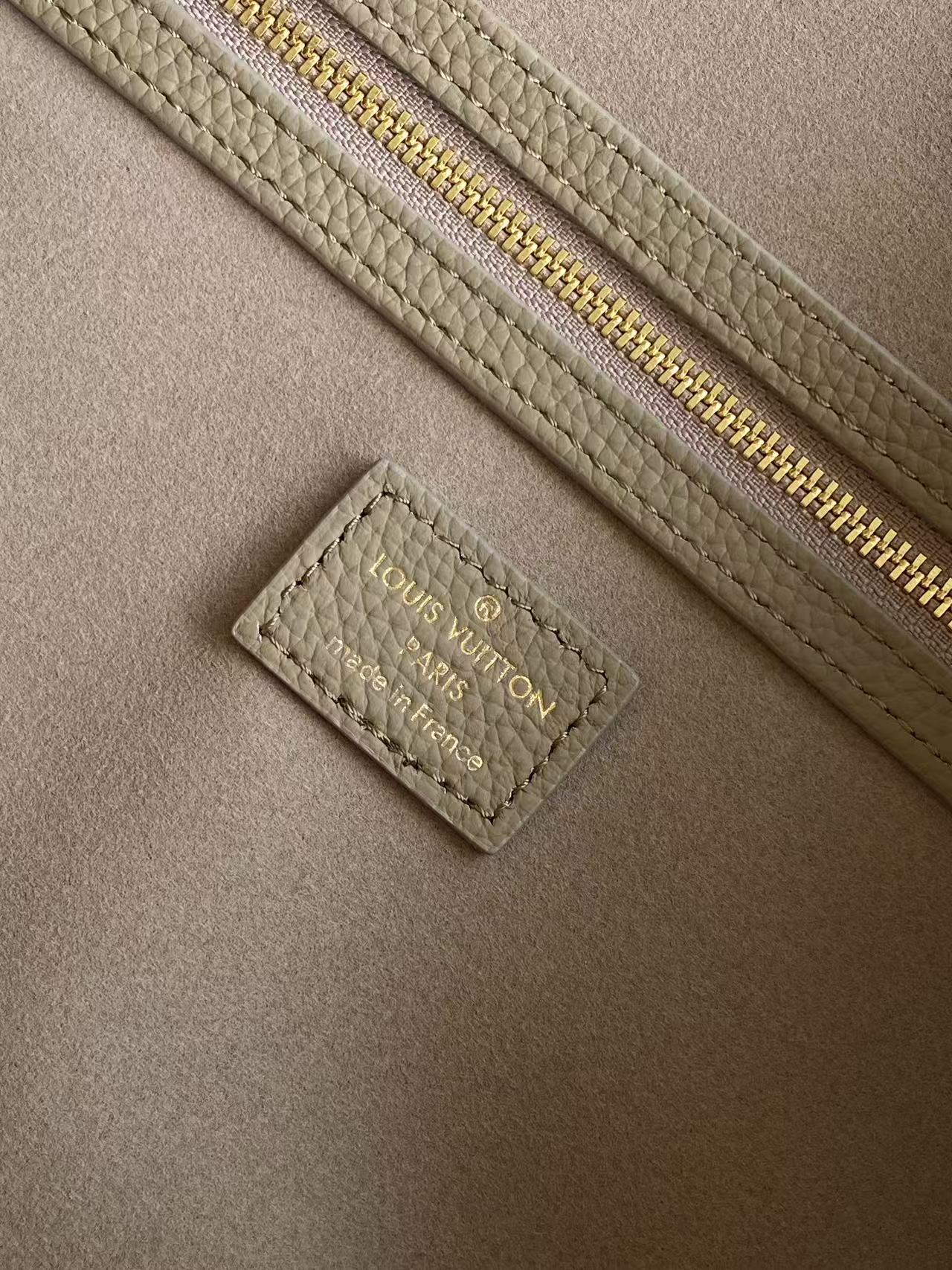 LV Keepall Bandoulière Giant Monogram Leather