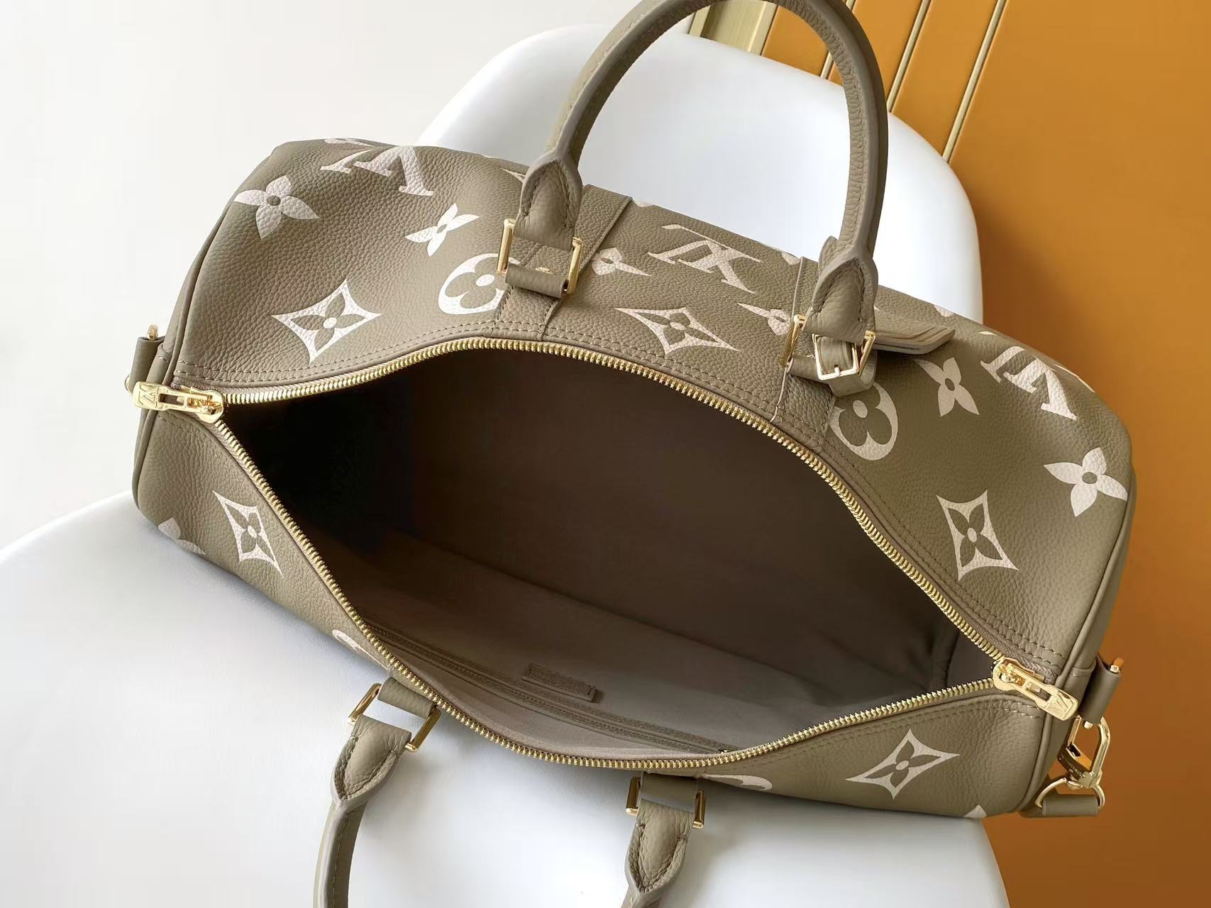 LV Keepall Bandoulière Giant Monogram Leather