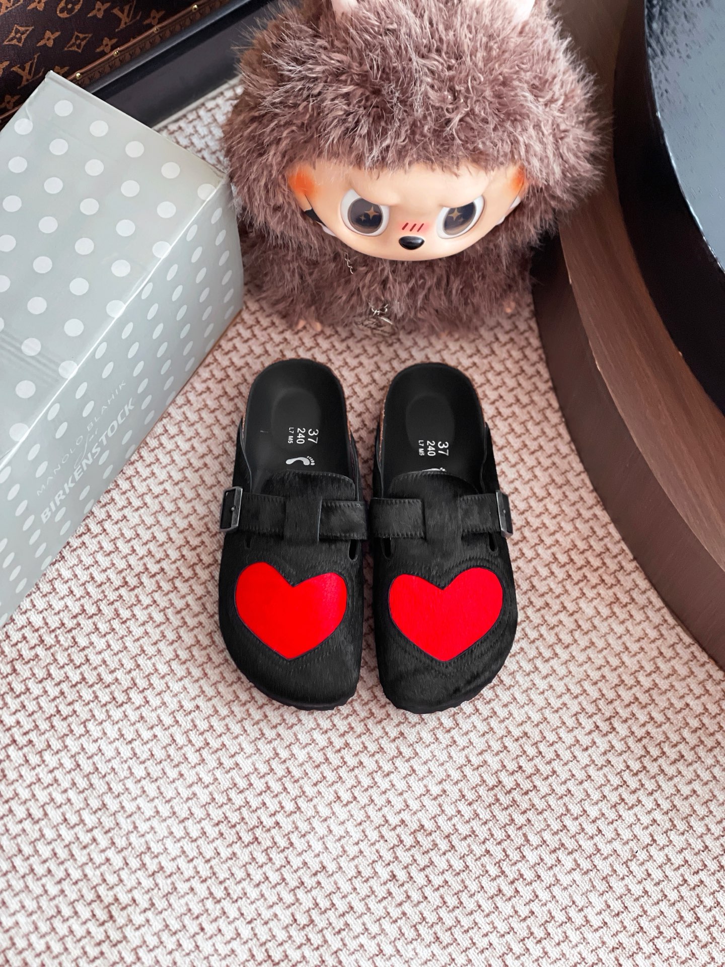 NO:257061,Birkenstock Boken Big Head Slippers, developed and built with Zp, all customized materials, exclusive mold opening and sole, all details are shipped together, and even the packaging is the same as the genuine product. Number of sizes: 35-40, semi-torch, birdenstock, slippers19860909Birkenstock 博肯 大头拖鞋整双鞋子采购Zp开发打造,全部定制材料,独家开模大底,细节全部对版出货,连包装也做到跟正品一样.码数:35-40,半拖,birkenstock,slippers,Women's Shoes