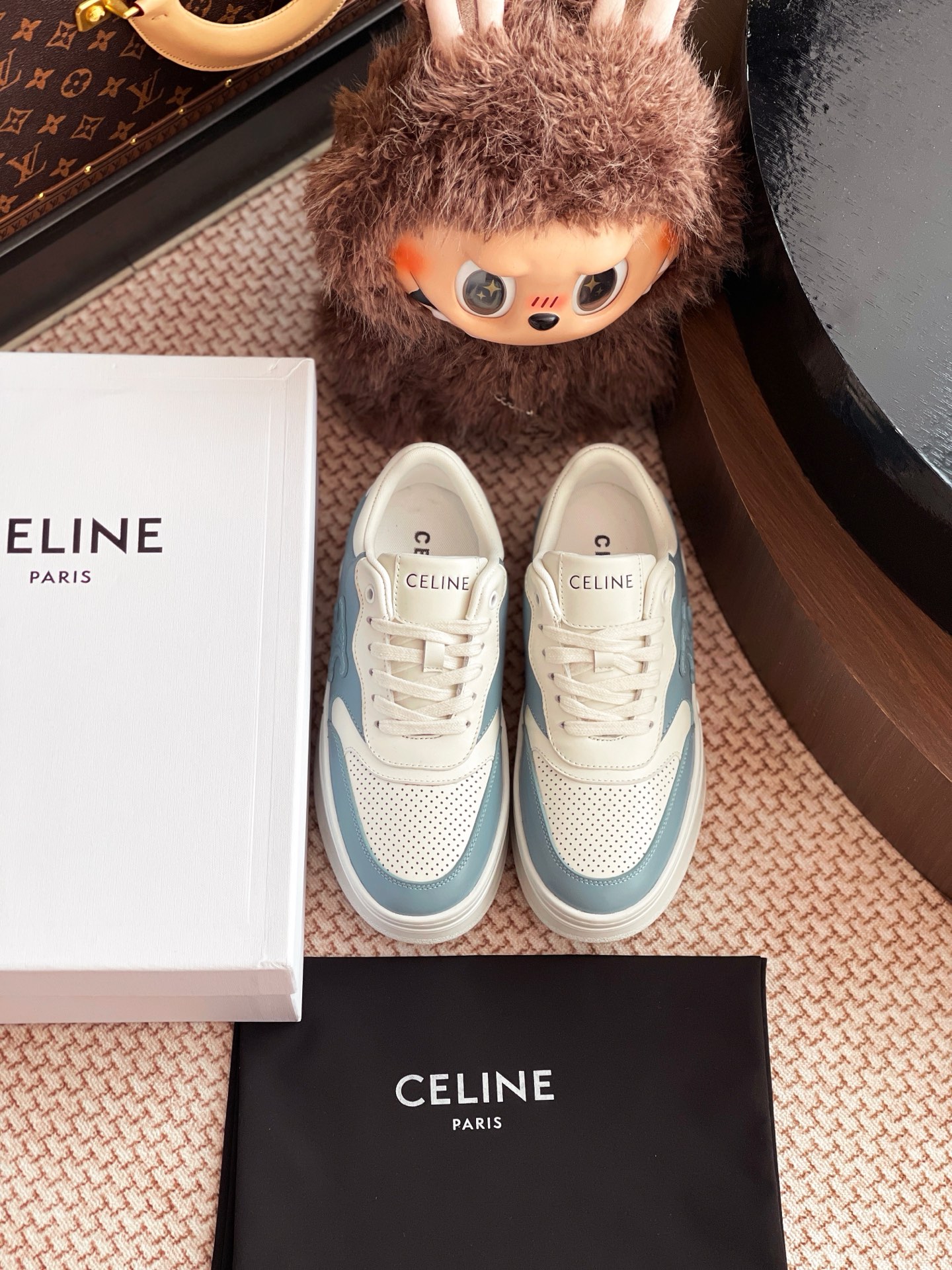 NO:249157,CELINE 25 new thick-soled shoes are purchased and developed for the whole pair of shoes, developed and created by Zp, all customized materials, exclusive mold opening and outsole, all details are shipped together, and even the packaging is the same as the genuine one. Size: 35-40, casual shoes/sports shoes, celine, sneakers19860909CELINE 25新款厚底鞋整双鞋子采购Zp开发打造,全部定制材料,独家开模大底,细节全部对版出货,连包装也做到跟正品一样.码数:35-40,休闲鞋/运动鞋,celine,sneakers,Women's Shoes