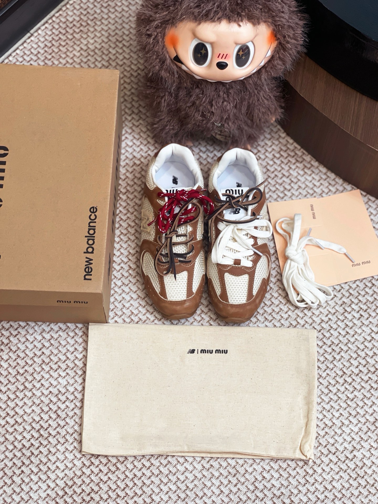 NO:241225,Miumiu X New Balance530 joint-branded shoes are developed and developed by Zp, all customized materials, exclusive mold opening sole, all details are shipped together, and even the packaging is the same as the genuine one. Size: 35-40, casual shoes/sports shoes, miumiu, sneakers19860909miumiu X New Balance530 联名款整双鞋子采购Zp开发打造,全部定制材料,独家开模大底,细节全部对版出货,连包装也做到跟正品一样.码数:35-40,休闲鞋/运动鞋,miumiu,sneakers,Women's Shoes