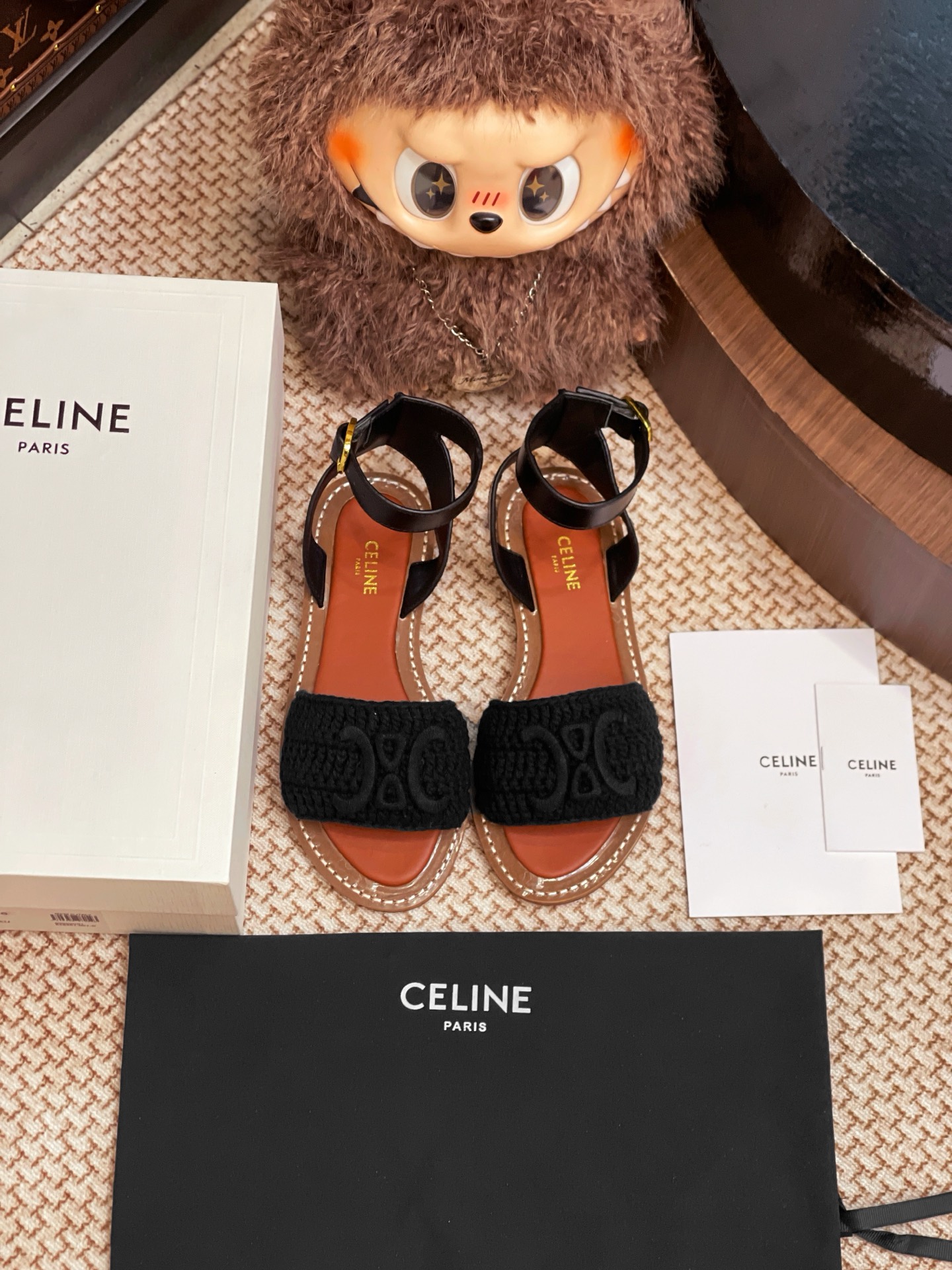 NO:264886,CELINE 25 new genuine leather sandals are purchased and developed for the whole pair of shoes, developed and created by Zp, all customized materials, exclusive mold opening sole, all details are shipped together, and even the packaging is the same as the genuine one. Size: 35-40, sandals, celine, sandals19860909CELINE 25新款真皮底凉鞋整双鞋子采购Zp开发打造,全部定制材料,独家开模大底,细节全部对版出货,连包装也做到跟正品一样.码数:35-40,凉鞋,celine,sandals,Women's Shoes