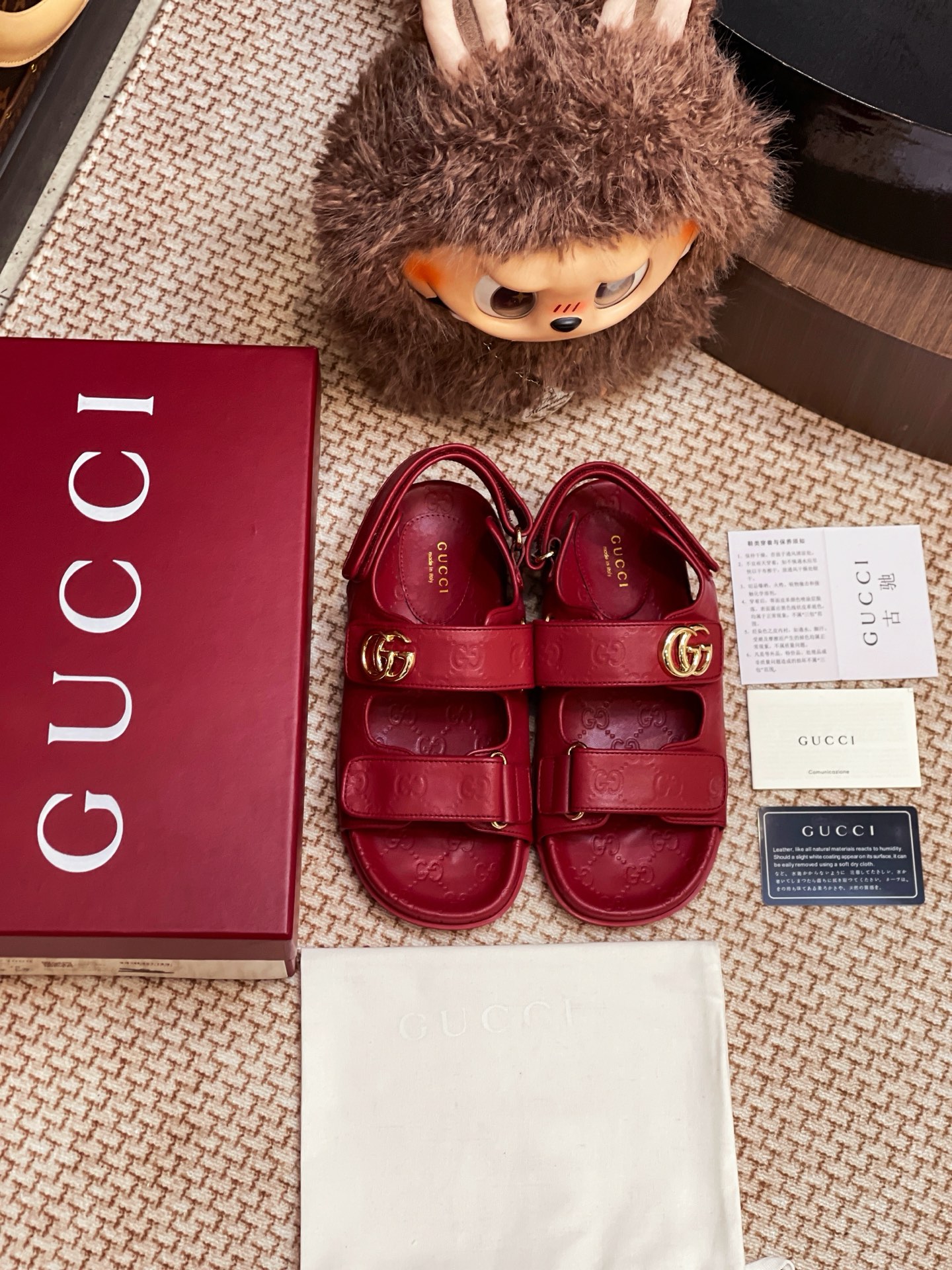 NO:382625,Gucci 25 new sandals are purchased and developed for the whole pair of shoes, developed and created with all customized materials, exclusive mold opening sole, all details are shipped together, and even the packaging is the same as the genuine one. Size: 35-40, sandals, gucci, sandals19860909Gucci 25新款凉鞋整双鞋子采购Zp开发打造,全部定制材料,独家开模大底,细节全部对版出货,连包装也做到跟正品一样.码数:35-40,凉鞋,gucci,sandals,Women's Shoes