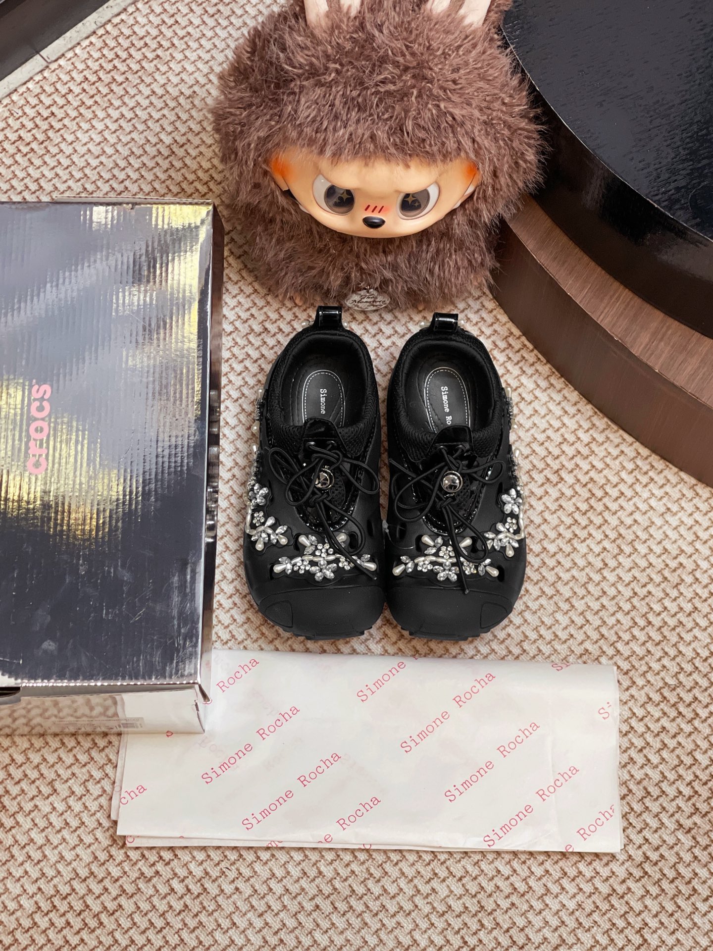 NO:391210,Simone Rocha flash diamond shoes are purchased and developed for Zp, all customized materials, exclusive mold opening sole, all details are shipped together, and even the packaging is the same as the genuine one. Size: 35-40, casual shoes/sports shoes, sneakers19860909Simone Rocha 闪钻鞋整双鞋子采购Zp开发打造,全部定制材料,独家开模大底,细节全部对版出货,连包装也做到跟正品一样.码数:35-40,休闲鞋/运动鞋,sneakers,Women's Shoes
