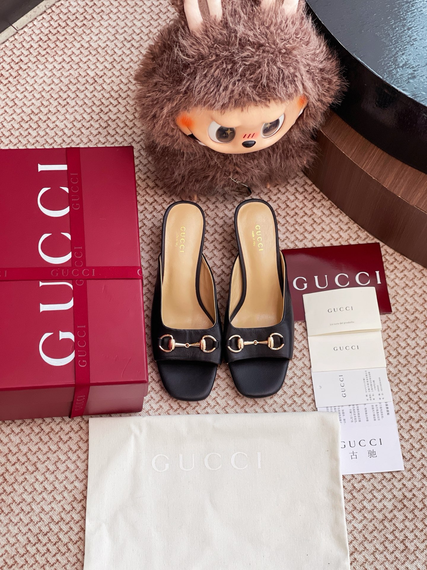 NO:405767,Gucci's new slippers are purchased and developed and developed by Zp, all customized materials, exclusive mold opening and sole, all details are shipped together, and even the packaging is the same as the genuine one. Number of sizes: 35-40, semi-torch, gucci, slippers19860909Gucci 新款拖鞋整双鞋子采购Zp开发打造,全部定制材料,独家开模大底,细节全部对版出货,连包装也做到跟正品一样.码数:35-40,半拖,gucci,slippers,Women's Shoes
