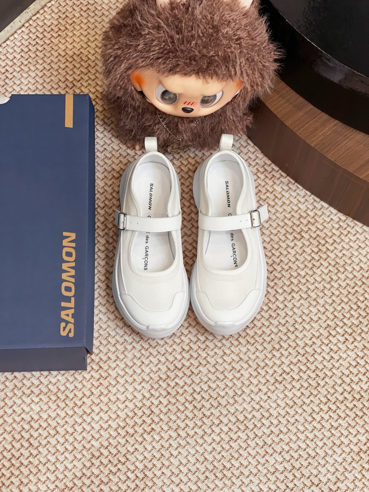 NO:406845,SALOMON thick-soled shoes are purchased and developed for Zp, all customized materials, exclusive mold opening sole, all details are shipped together, and even the packaging is the same as the genuine one. Number of sizes: 35-40, Mary Jane, mary jane19860909SALOMON 厚底鞋整双鞋子采购Zp开发打造,全部定制材料,独家开模大底,细节全部对版出货,连包装也做到跟正品一样.码数:35-40,玛丽珍,mary jane,Women's Shoes