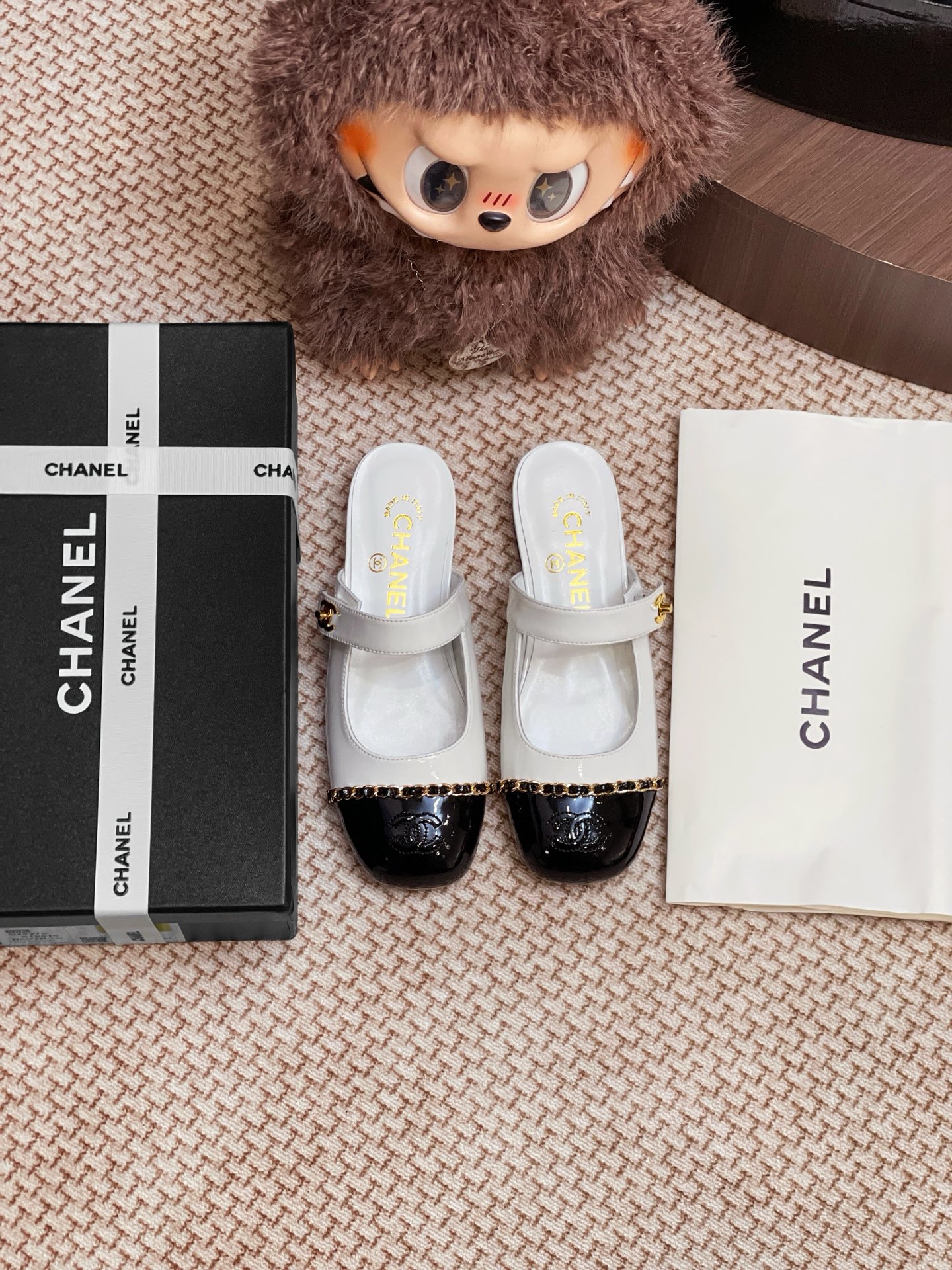 NO:415593,CHANEL genuine leather sole semi-sliding sandals are purchased and developed for Zp, all customized materials, exclusive mold opening sole, all details are shipped together, and even the packaging is the same as the genuine one. Number of sizes: 35-40 (40 custom made without return or exchange), semi-trailing, chanel, sandals19860909CHANEL 真皮底半拖凉鞋整双鞋子采购Zp开发打造,全部定制材料,独家开模大底,细节全部对版出货,连包装也做到跟正品一样.码数:35-40（40订做不退换）,半拖,chanel,sandals,Women's Shoes