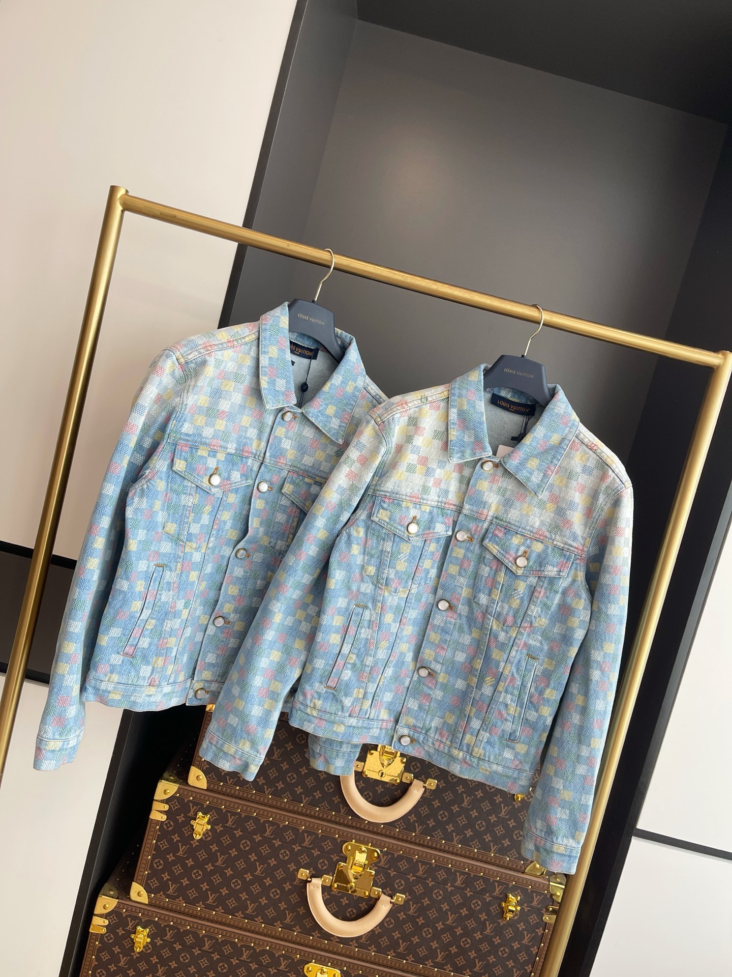 720💰LV彩格牛仔外套⚠️配专柜全套包装发货‼️整件衣服采购Zp开发打造，原版开发 全部定制材料，细节全部对版出货
码： 46 48 50 52
