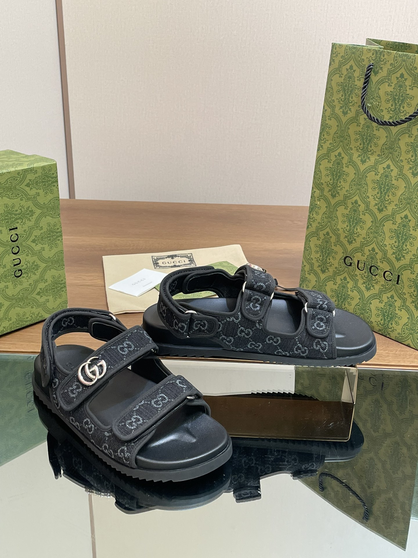 Gucci Online
 Schuhe Sandalen Grün Unisex Denim Gewebe Spitze Kautschuk Schaffell Frühlingskollektion Strand