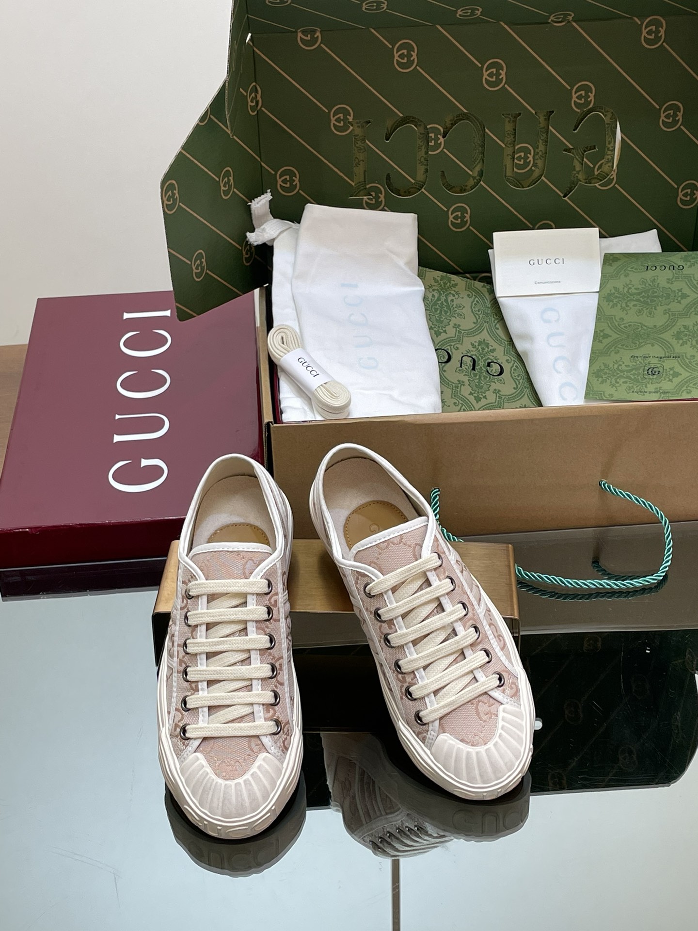 Gucci Chaussures Décontractées Bourgogne Rouge Blanc Imprimé Unisexe Toile Cuir de vache Collection printemps – été Vintage Haut bas