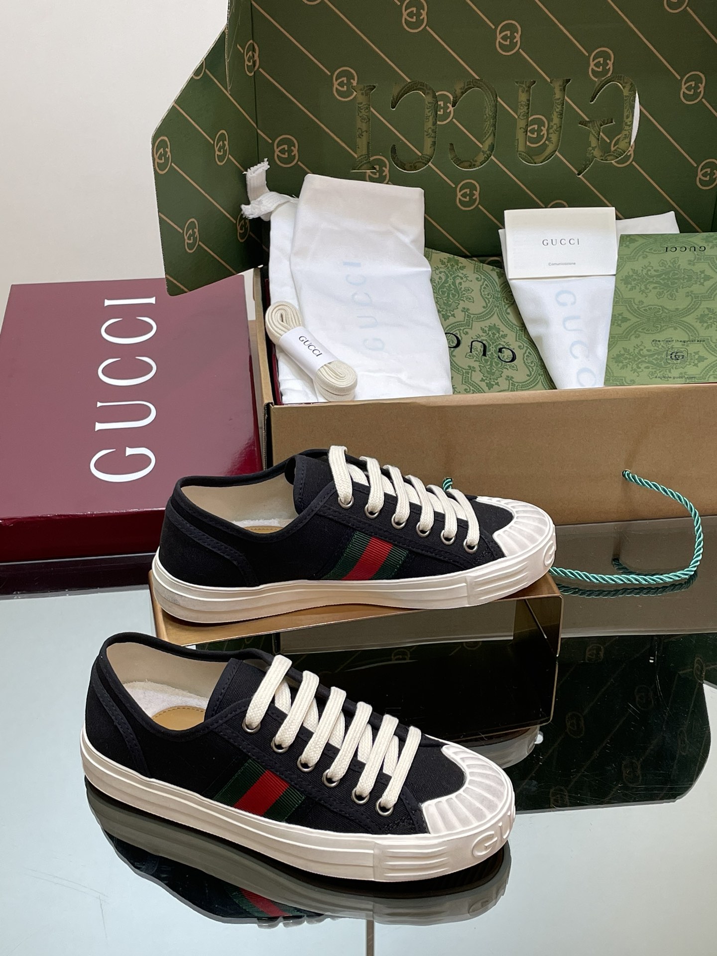 Gucci Chaussures Décontractées Bourgogne Rouge Blanc Imprimé Unisexe Toile Cuir de vache Collection printemps – été Vintage Haut bas