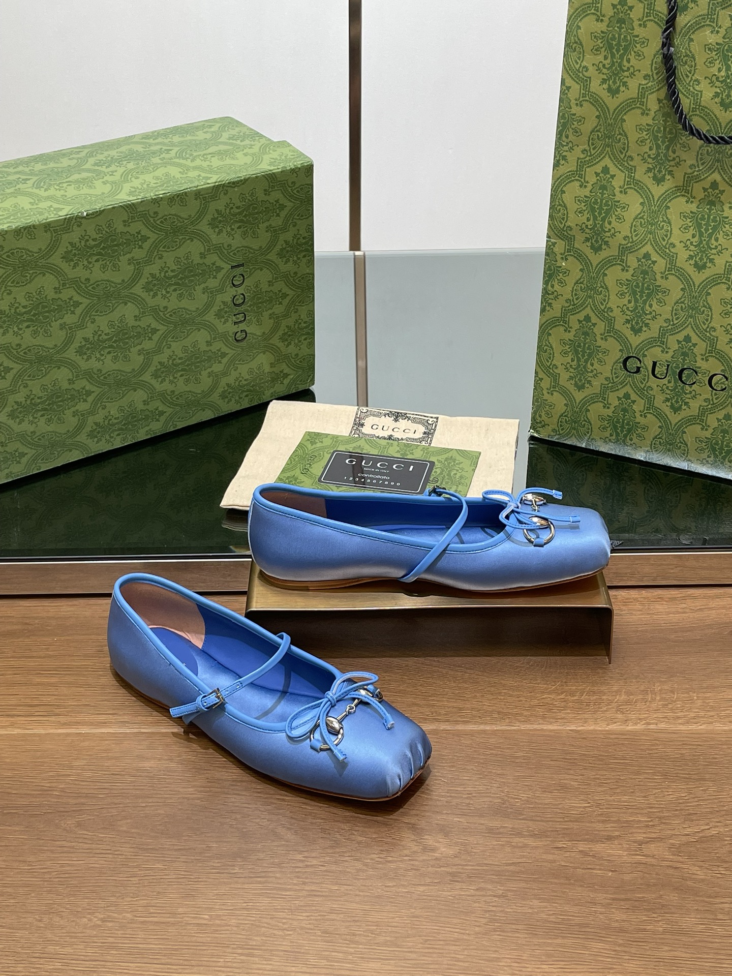 GUCCI 25年クルーズ ホースビット バレエシューズ ランウェイモデル+アンコラレッド スタッズ カスタム輸入生地 輸入本革底