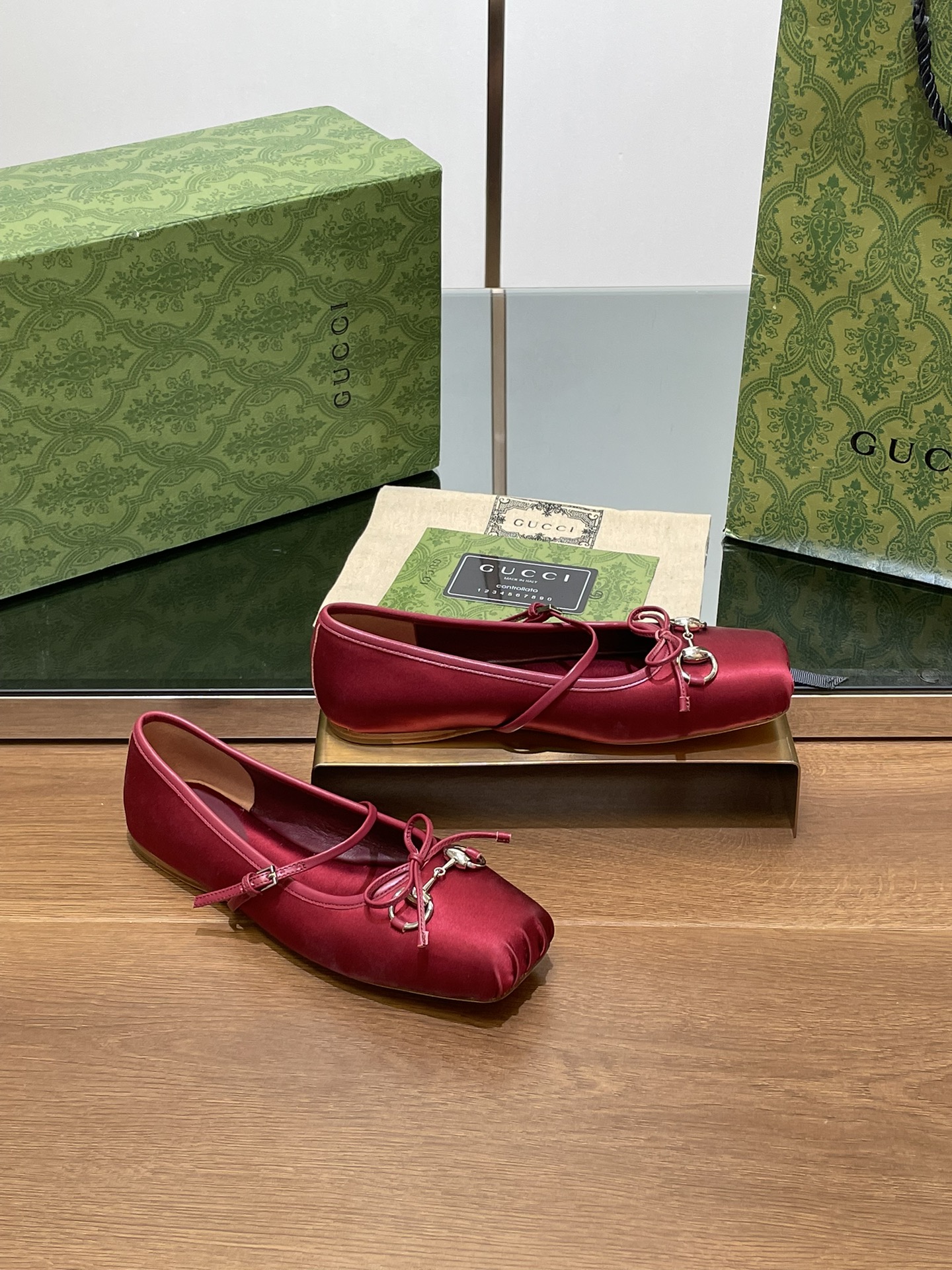 GUCCI 25年早春 ホースビット バレエシューズ ランウェイモデル+アンコラレッド スタッズ カスタム輸入生地 輸入本革アウトソール