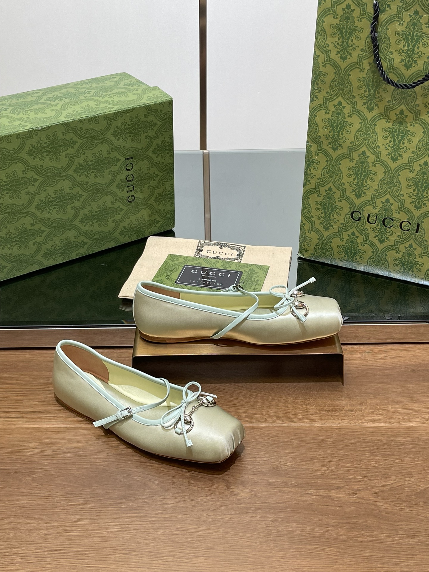 GUCCI 25年早春 ホースビット バレエシューズ ランウェイモデル+アンコラレッド スタッズ カスタム輸入生地 輸入本革底