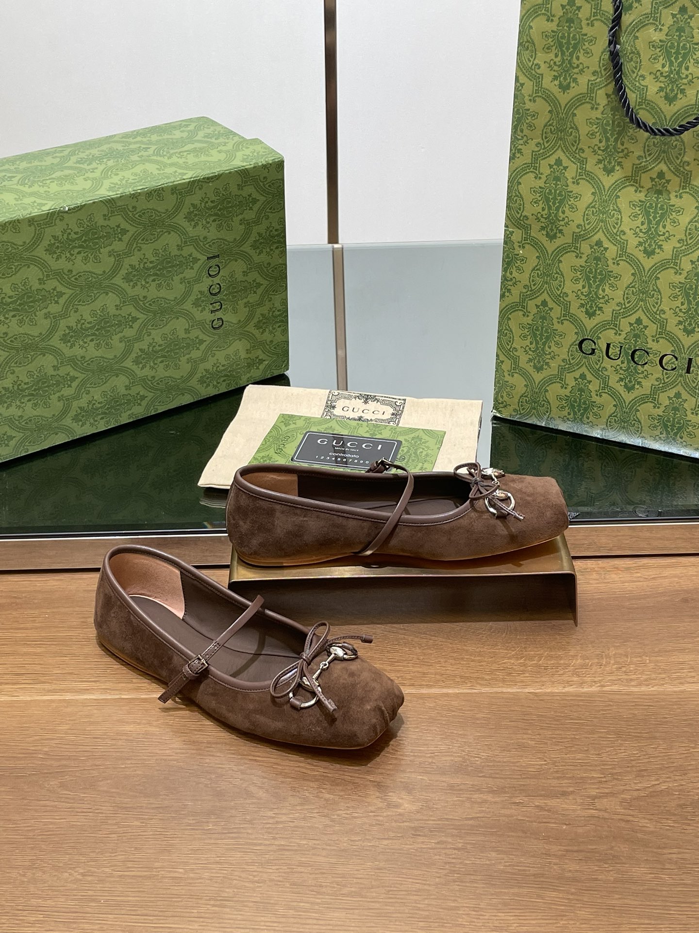 GUCCI 25年早春 ホースビット バレエシューズ ランウェイモデル+アンコラレッド スタッズ カスタム輸入生地 輸入本革アウトソール