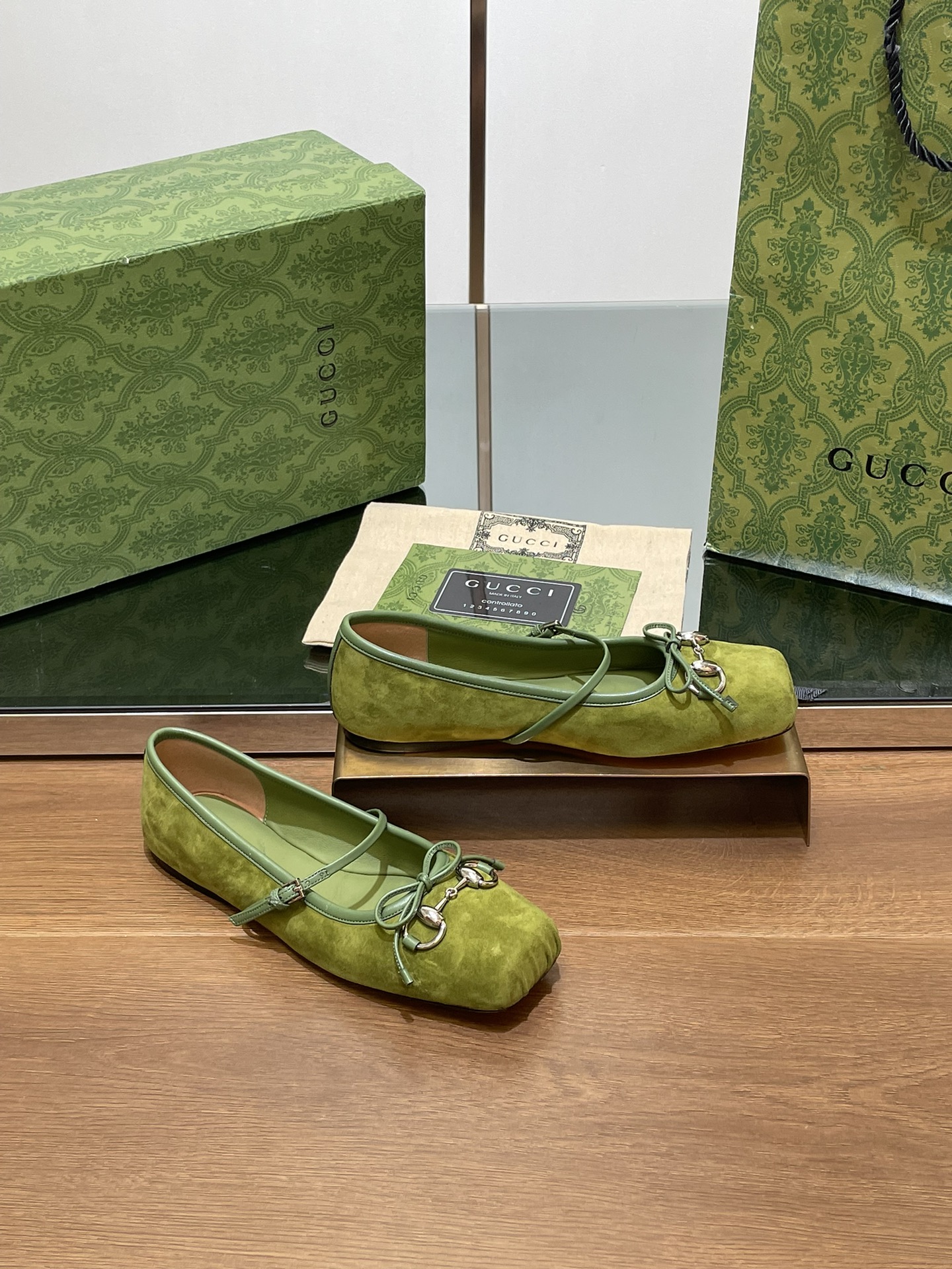 GUCCI 25 vroege lente Horsebit ballerina's catwalkschoen + Ankola rode studs op maat geïmporteerde stof geïmporteerde echte leren zool