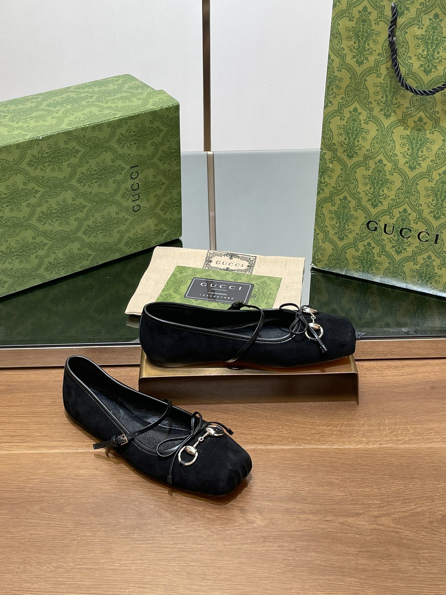 GUCCI 25 ранняя вясна балеткі з конскім цвіком паказальныя мадэлі + анкора чырвоныя заклёпкі на заказ імпартная тканіна імпартная скураная падэшва