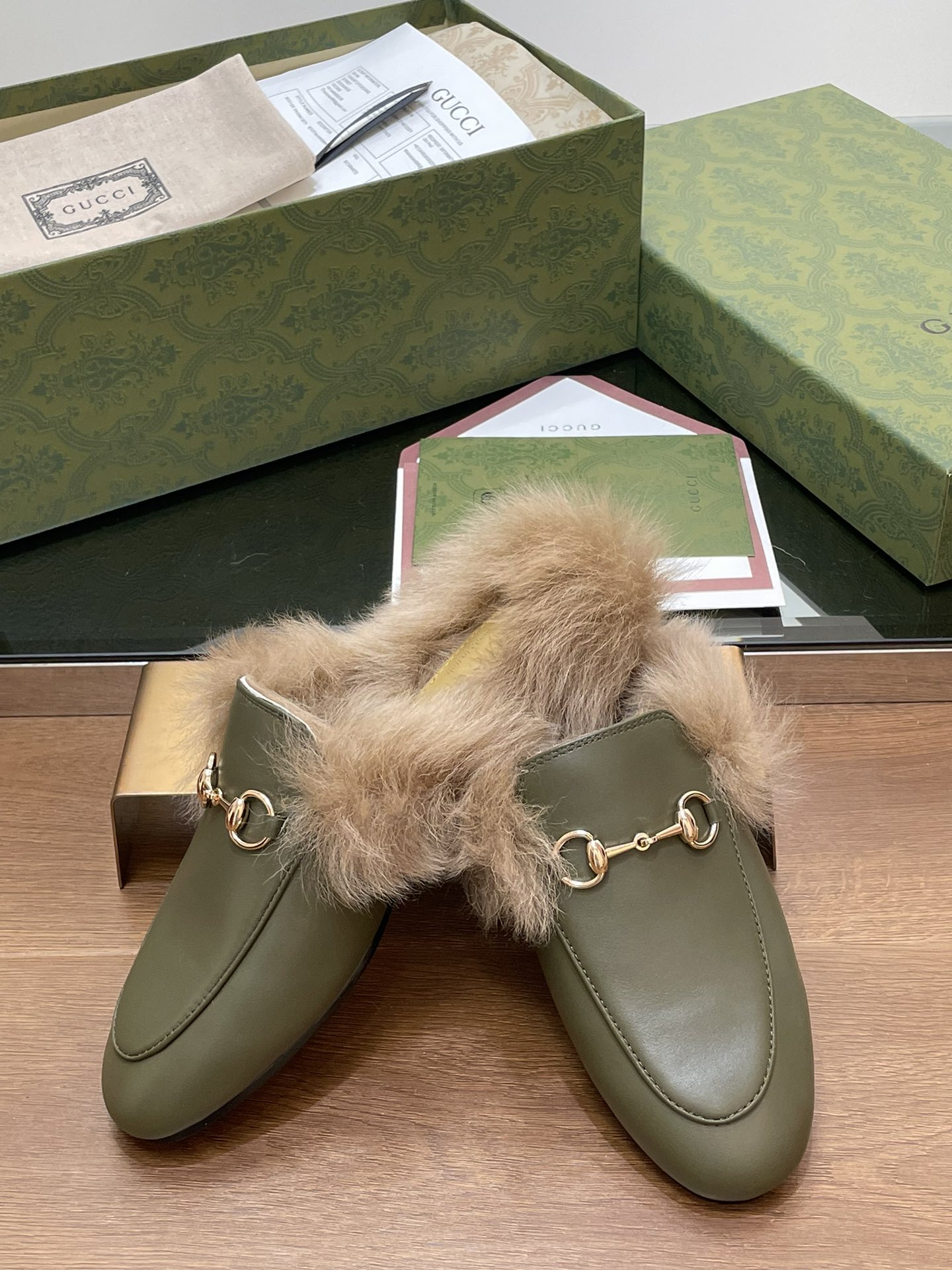 Gucci Princetown Leather Slipper with Horsebit - Luxurious Comfort 7 i1729234498 2585 6