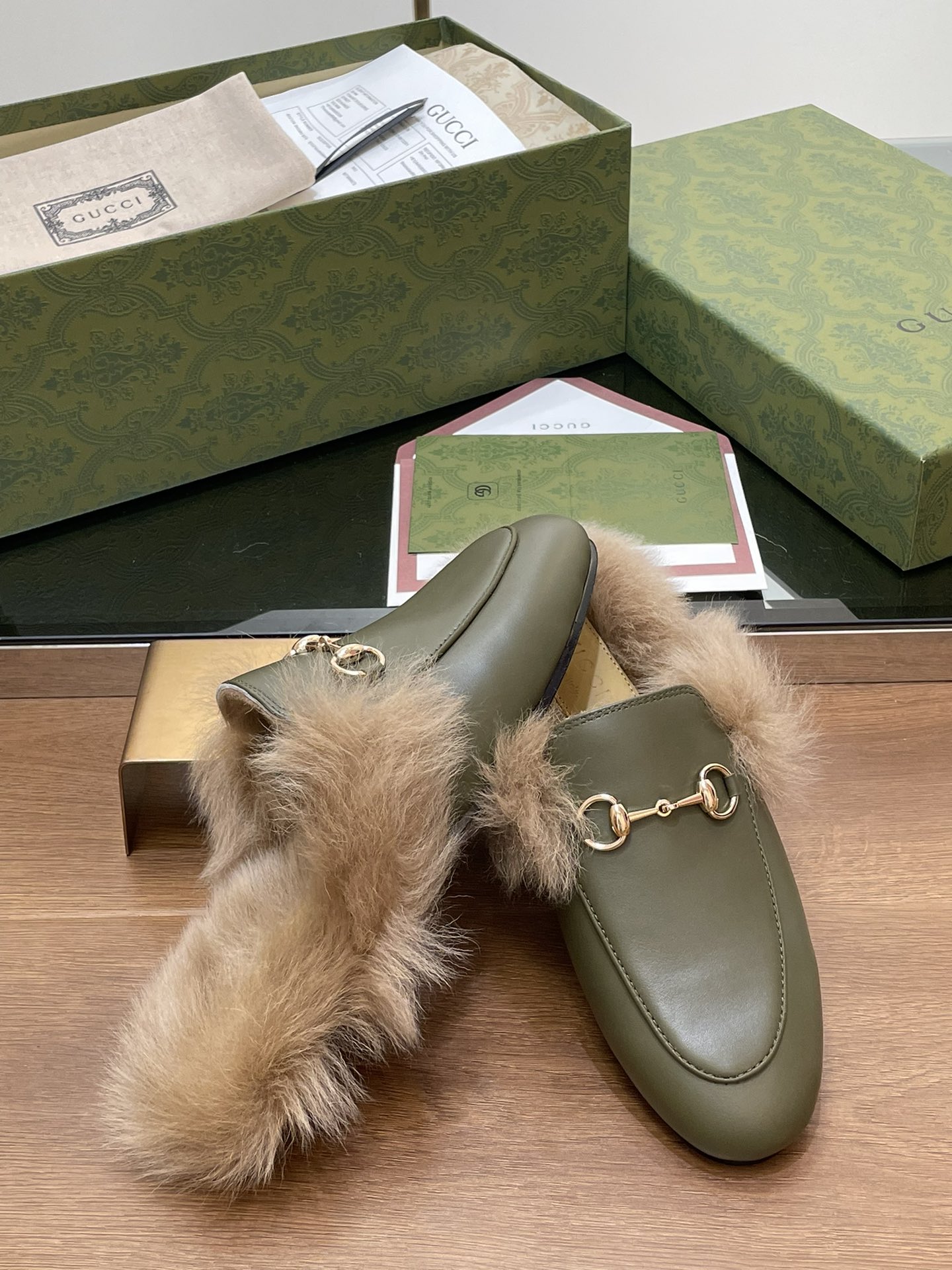 Gucci Princetown Leather Slipper with Horsebit - Luxurious Comfort 8 i1729234498 7426 0