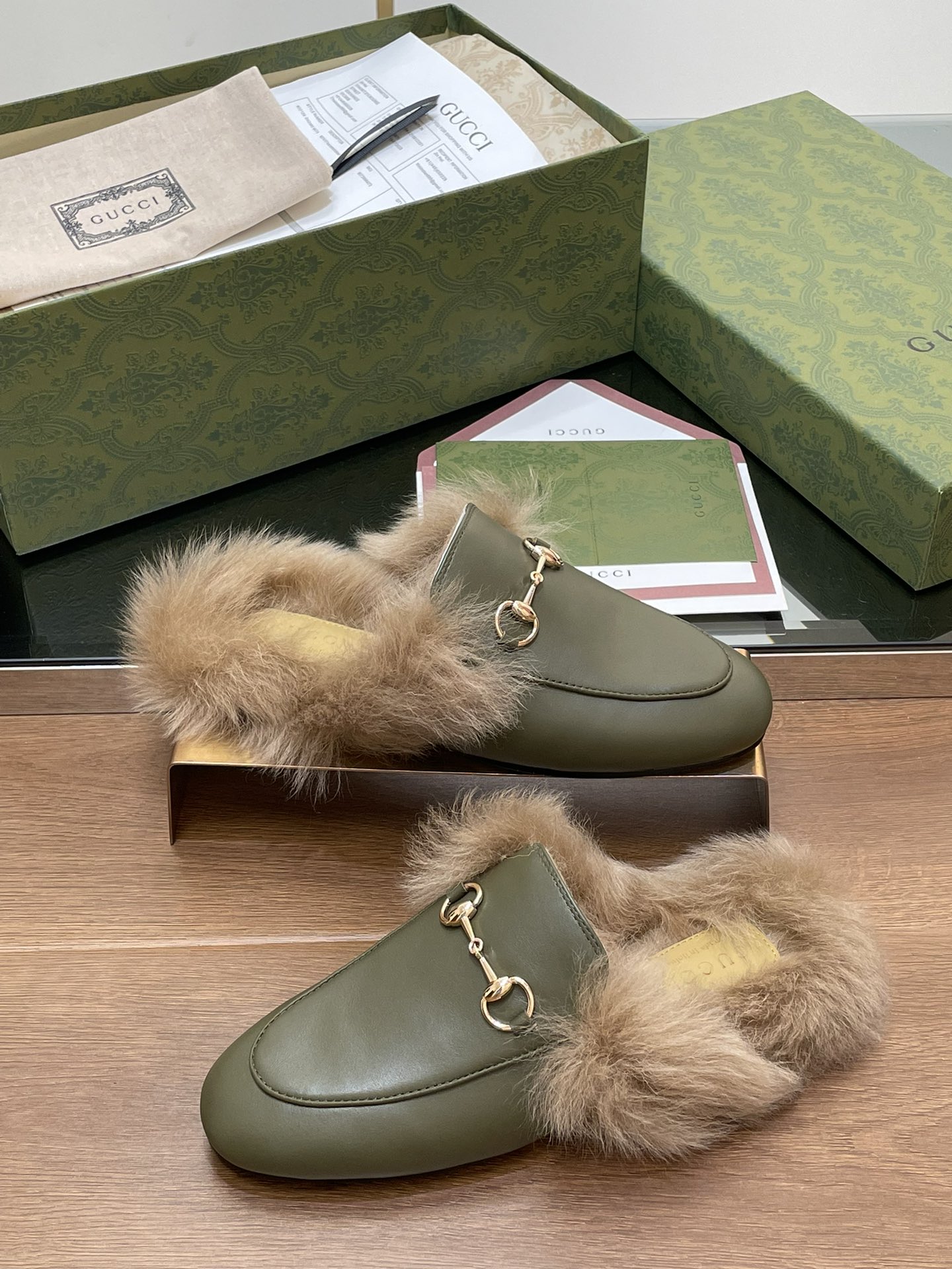 Gucci Princetown Leather Slipper with Horsebit - Luxurious Comfort 6 i1729234498 9640 5