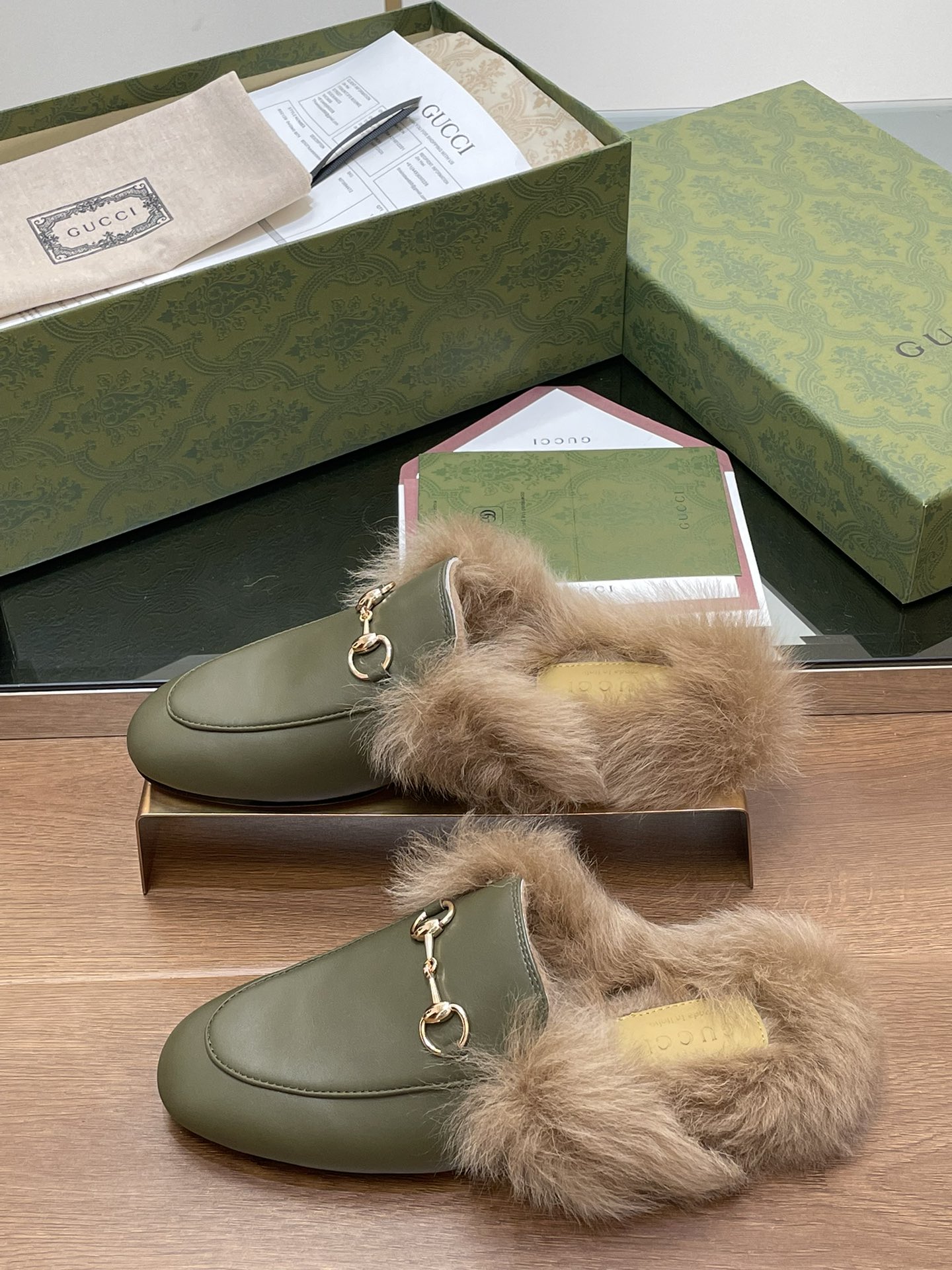 Gucci Princetown Leather Slipper with Horsebit - Luxurious Comfort 3 i1729234498 9882 4