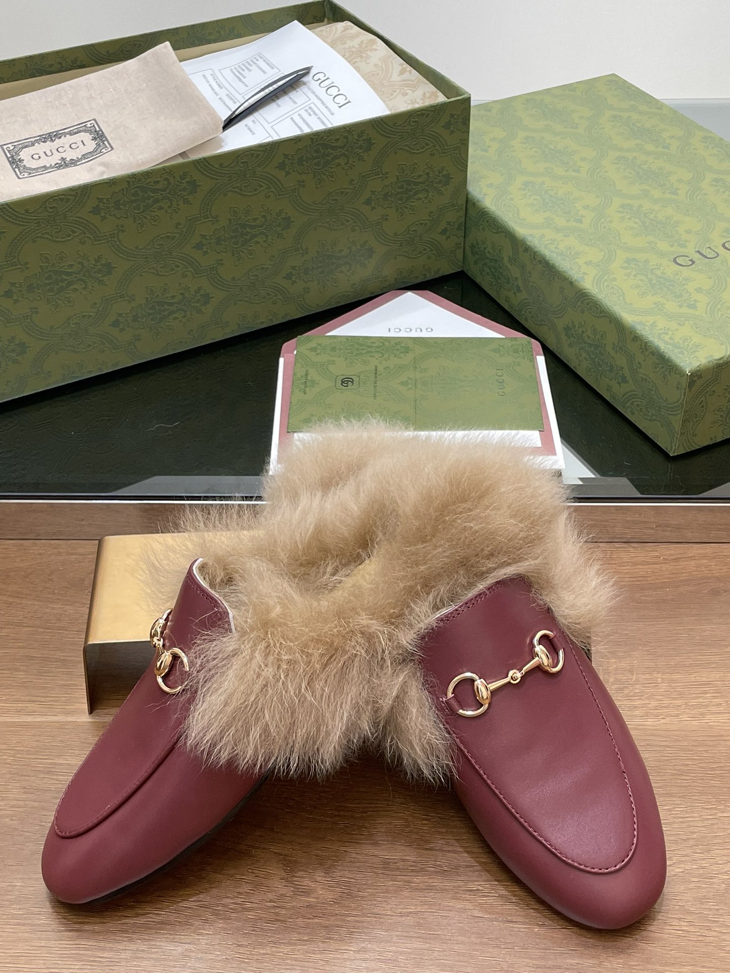 Gucci Princetown Leather Slipper with Horsebit - Luxurious Comfort 7 i1729234546 2747 2
