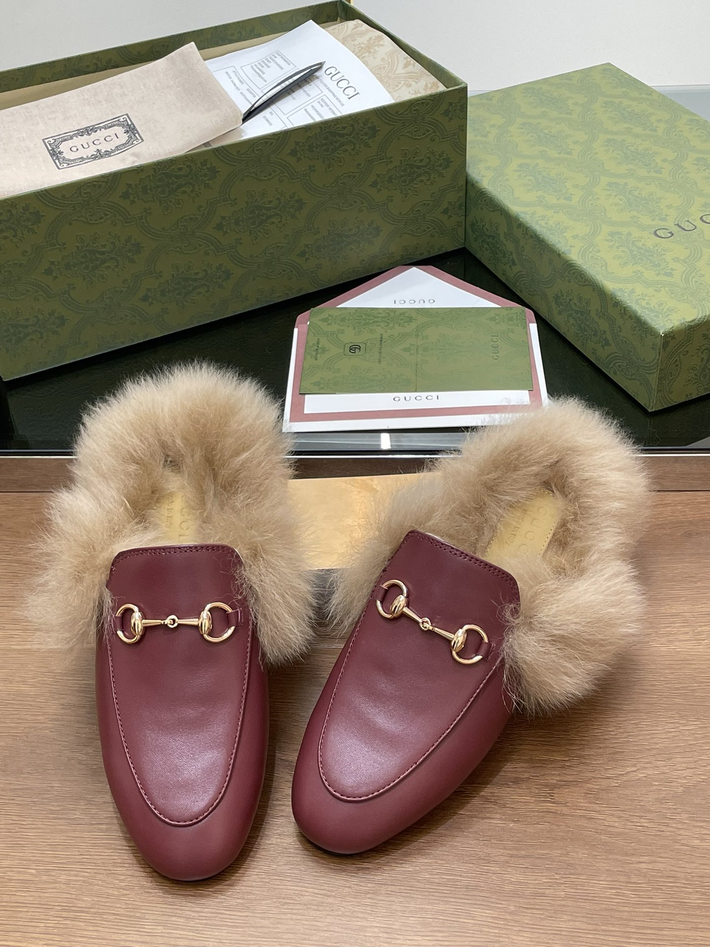 Gucci Princetown Leather Slipper with Horsebit - Luxurious Comfort 5 i1729234546 698 0
