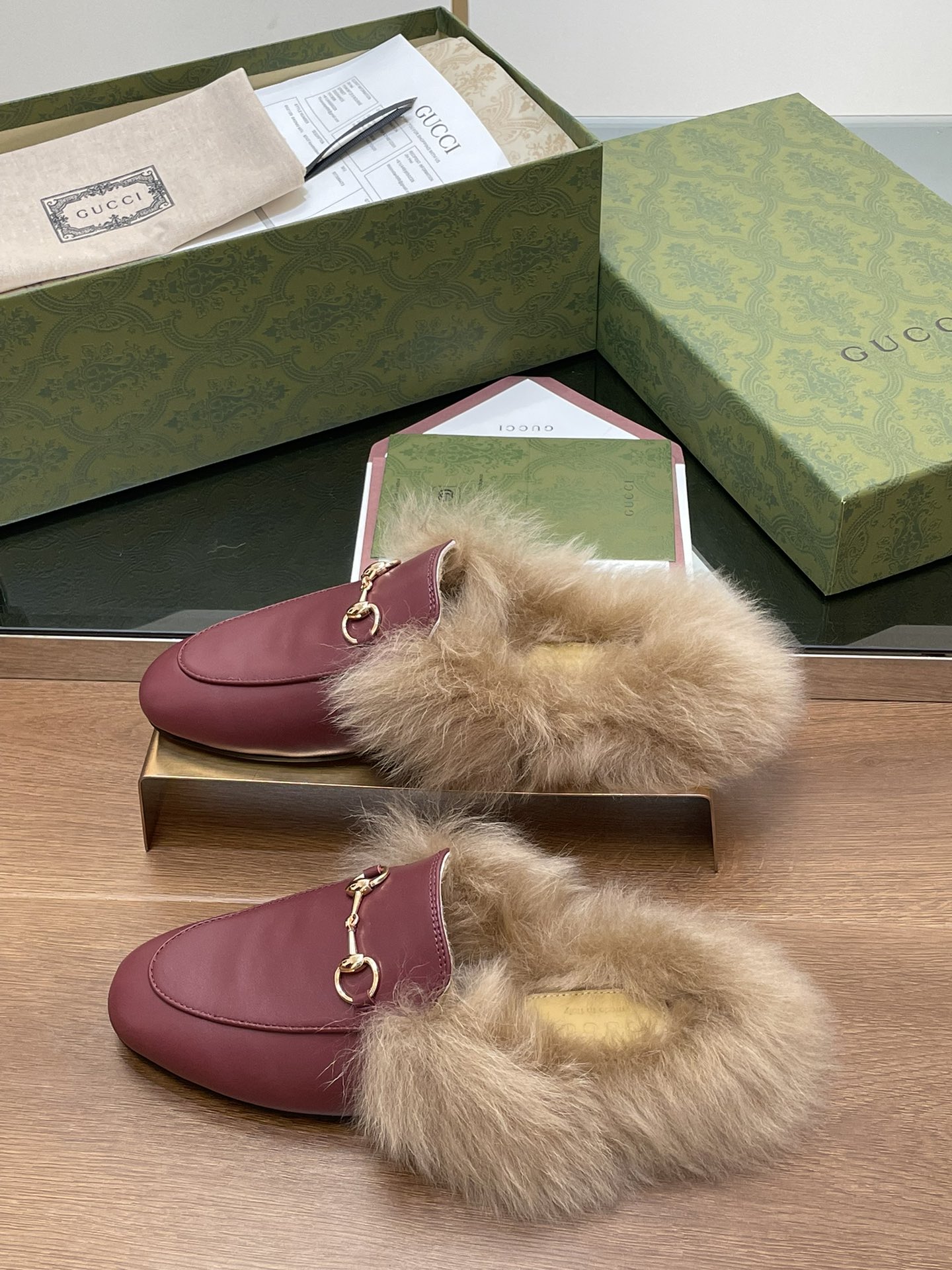 Gucci Princetown Leather Slipper with Horsebit - Luxurious Comfort 3 i1729234546 9634 1