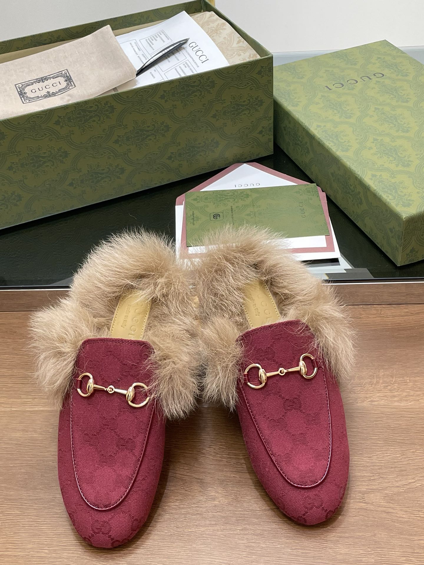 Gucci GG Marmont Loafer Mule: Classic Style & Supreme Comfort 4 i1729235452 9883 6