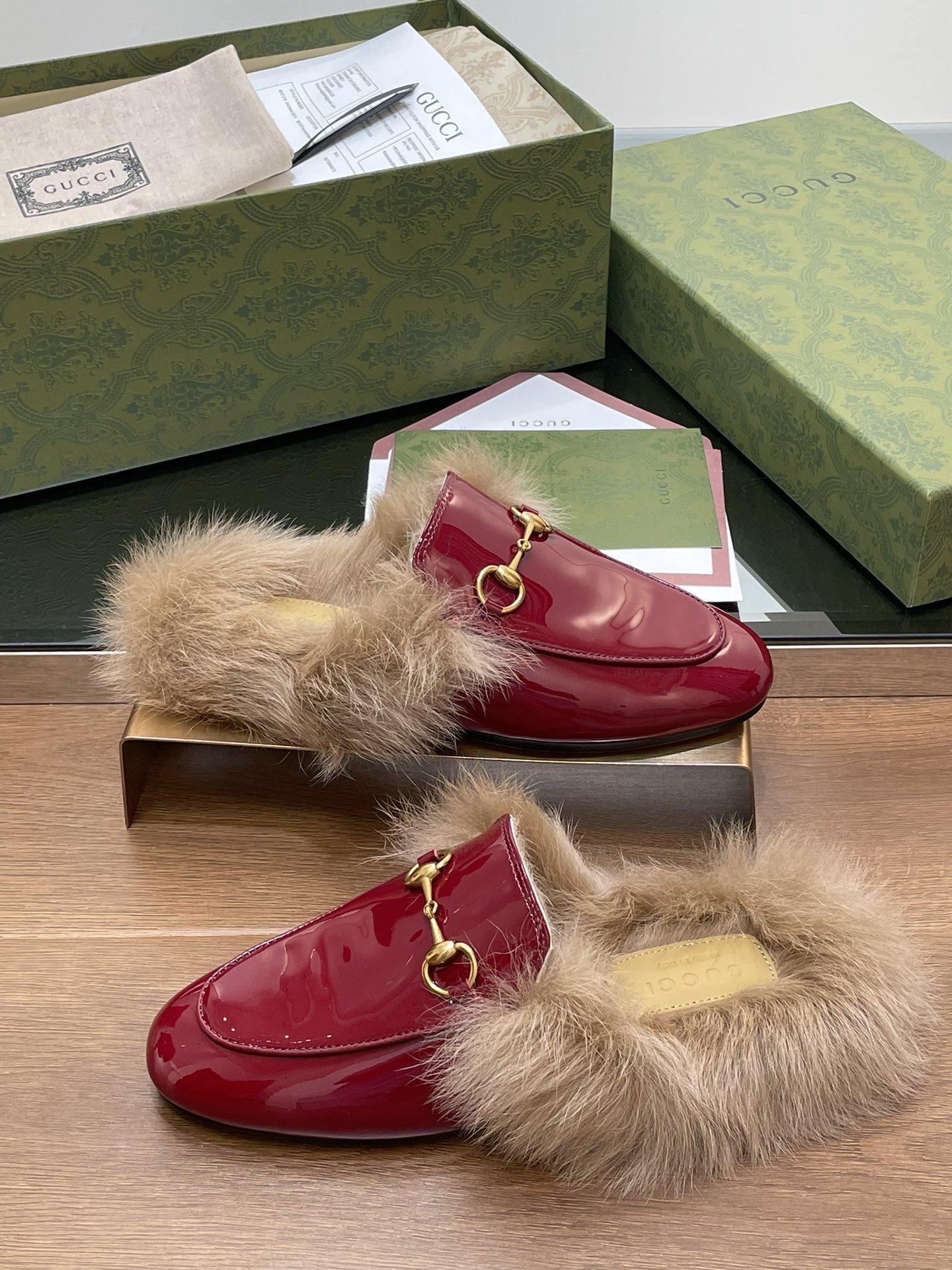 Gucci Princetown Leather Slipper with Horsebit - Classic Style & Comfort 6 i1729235672 16 0