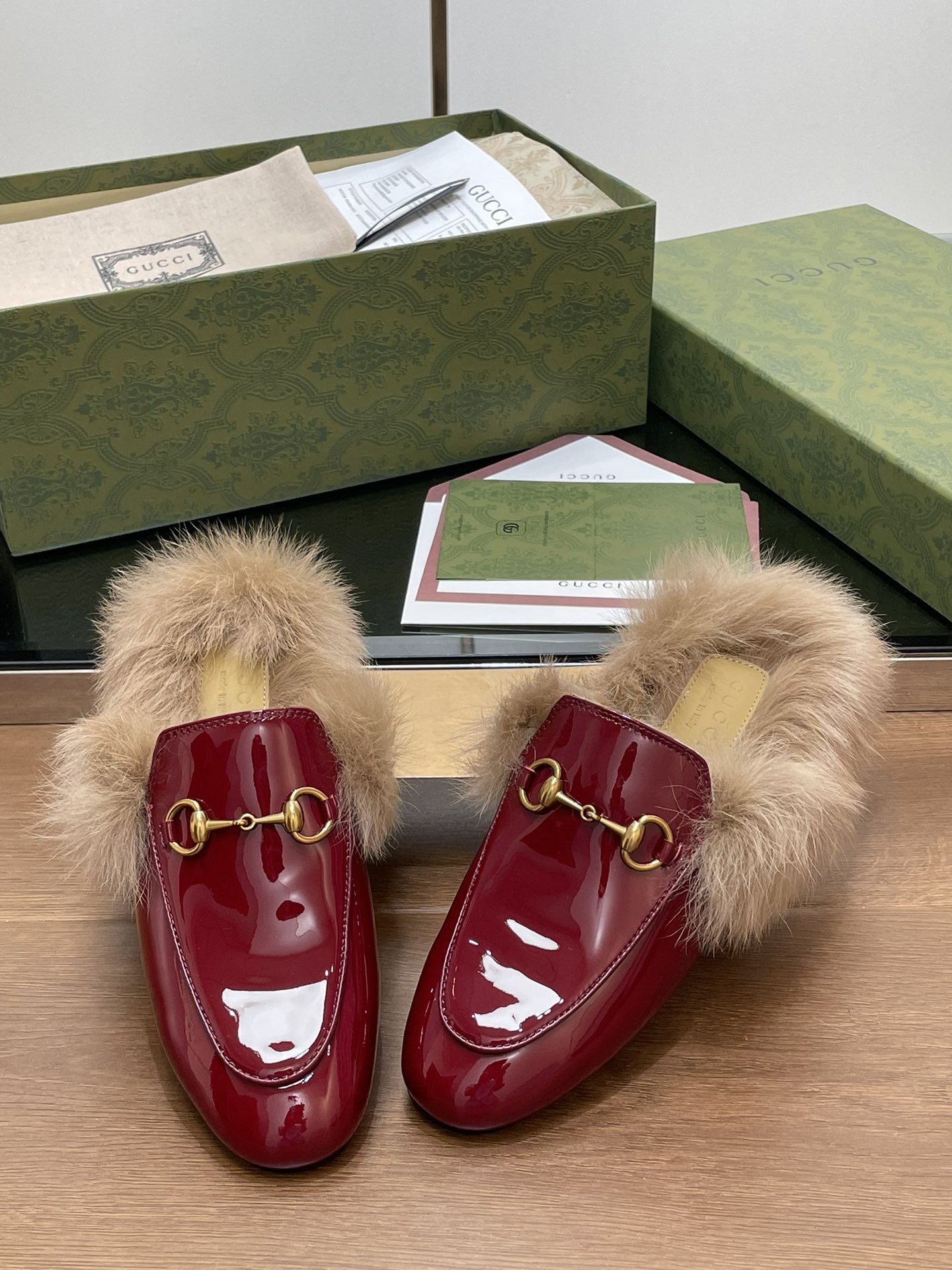 Gucci Princetown Leather Slipper with Horsebit - Classic Style & Comfort 5 i1729235672 1908 8