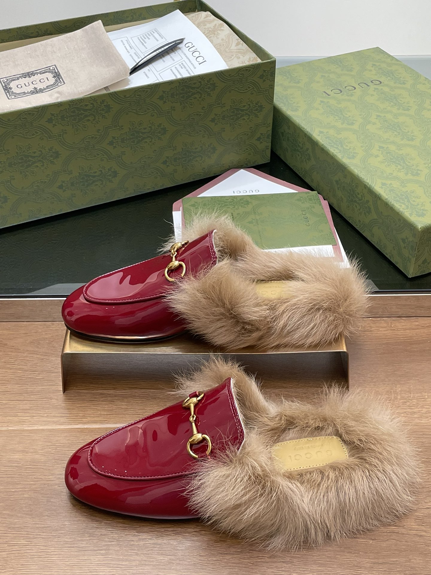 Gucci Princetown Leather Slipper with Horsebit - Classic Style & Comfort 3 i1729235672 3935 2