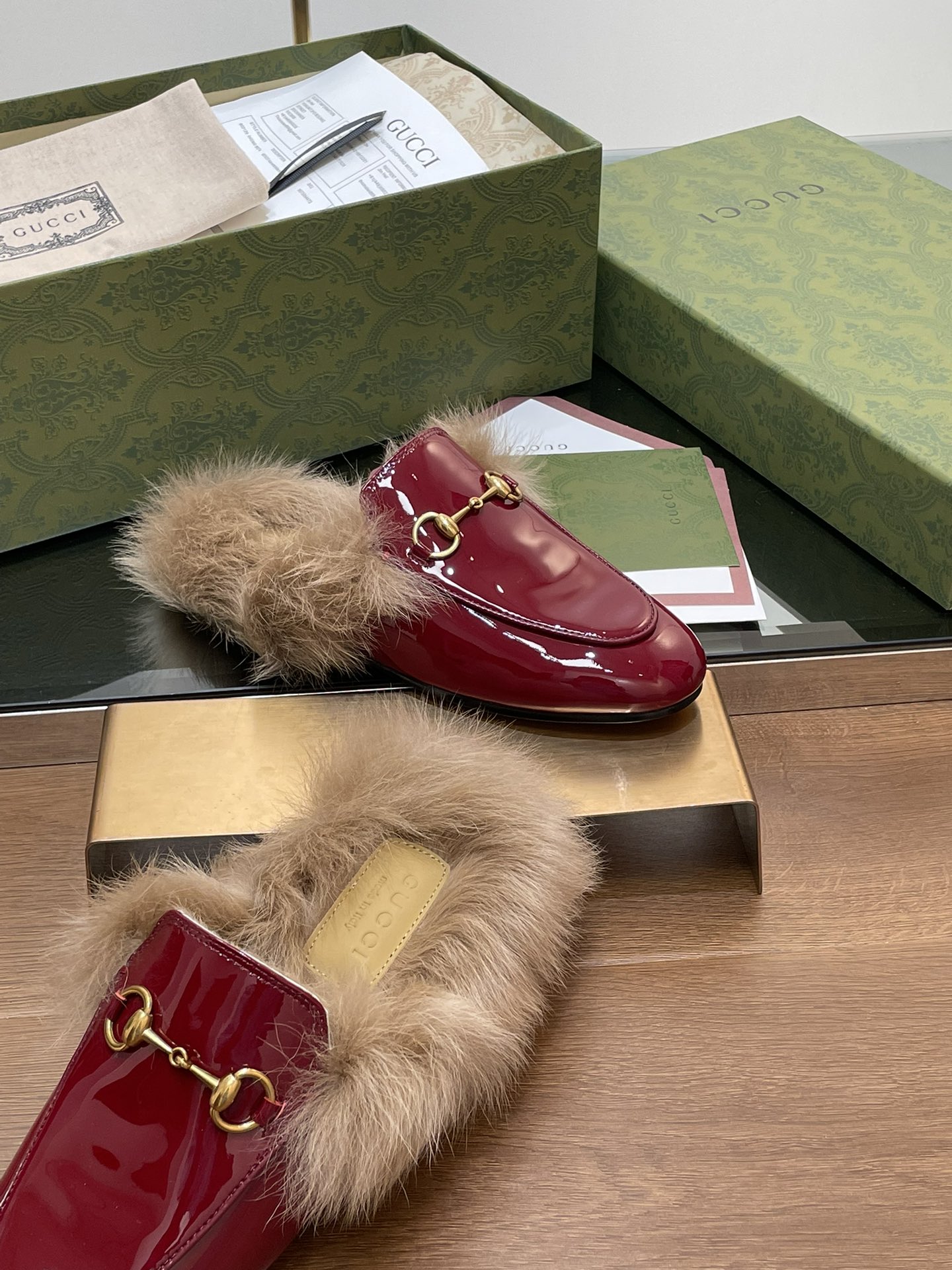 Gucci Princetown Leather Slipper with Horsebit - Classic Style & Comfort 7 i1729235672 5562 1