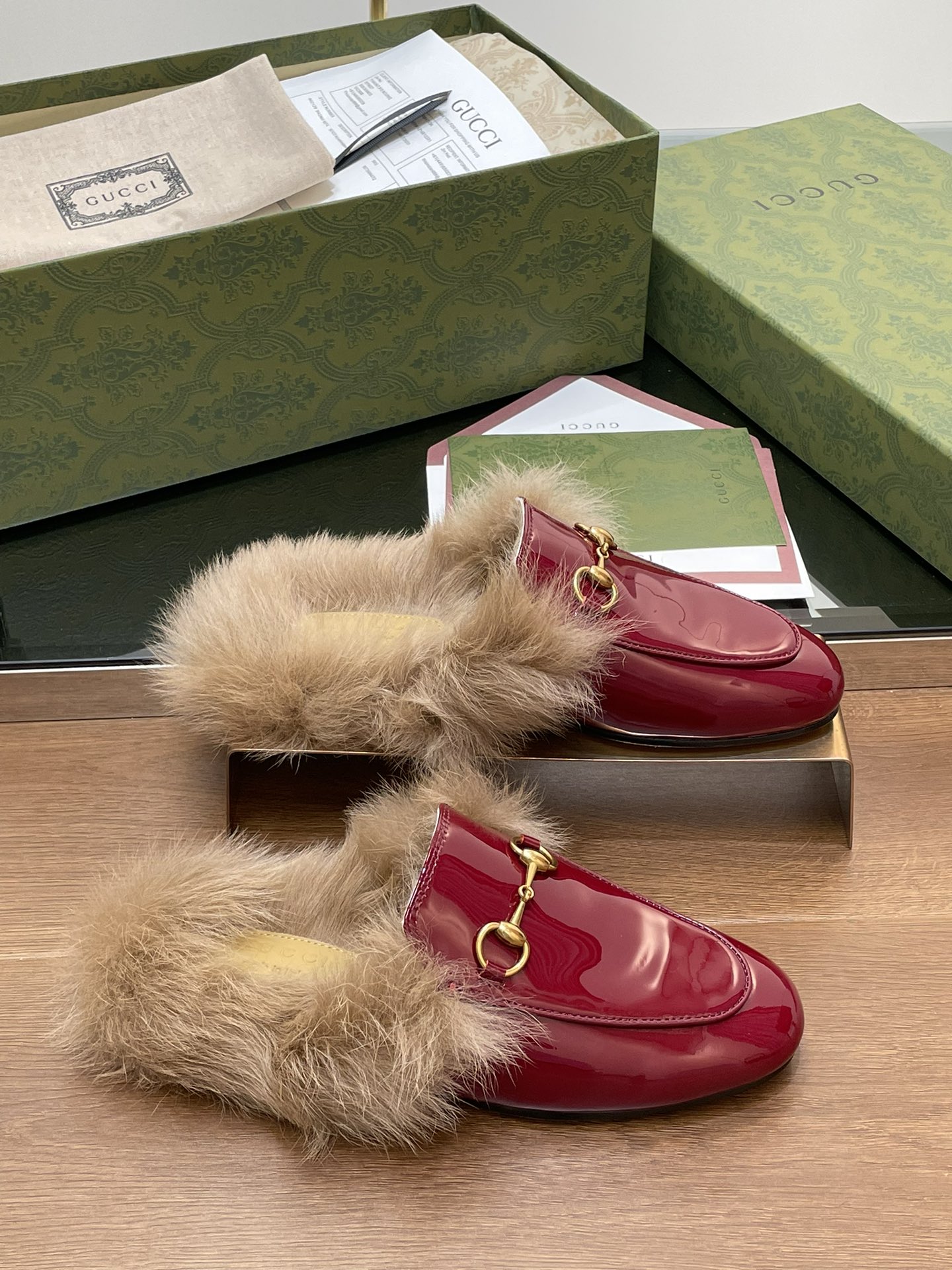 Gucci Princetown Leather Slipper with Horsebit - Classic Style & Comfort 2 i1729235672 683 6