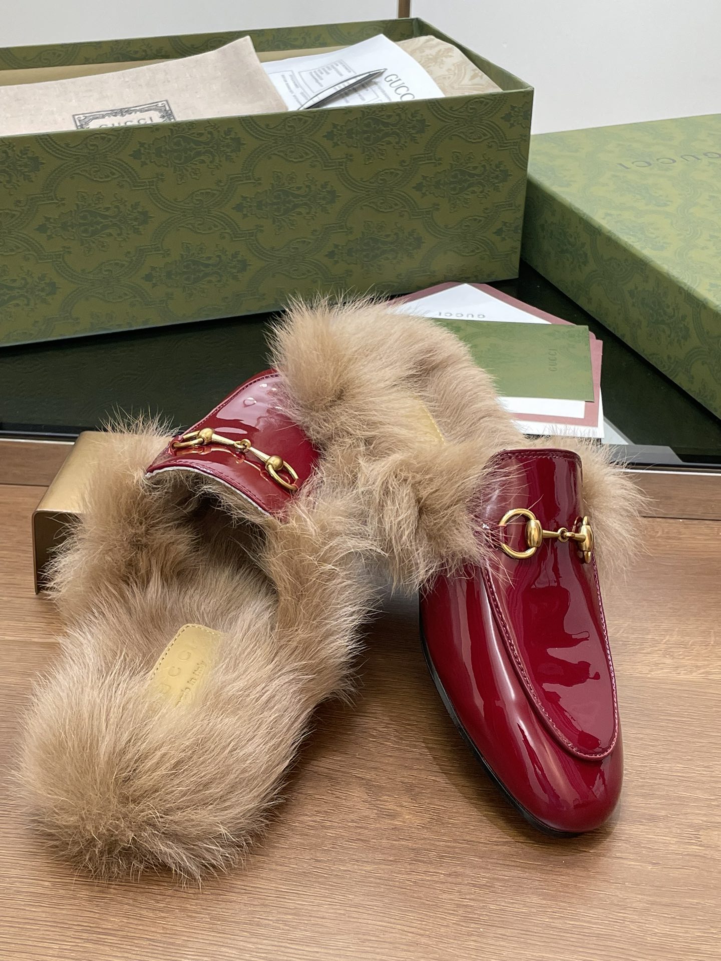 Gucci Princetown Leather Slipper with Horsebit - Classic Style & Comfort 8 i1729235672 7098 7