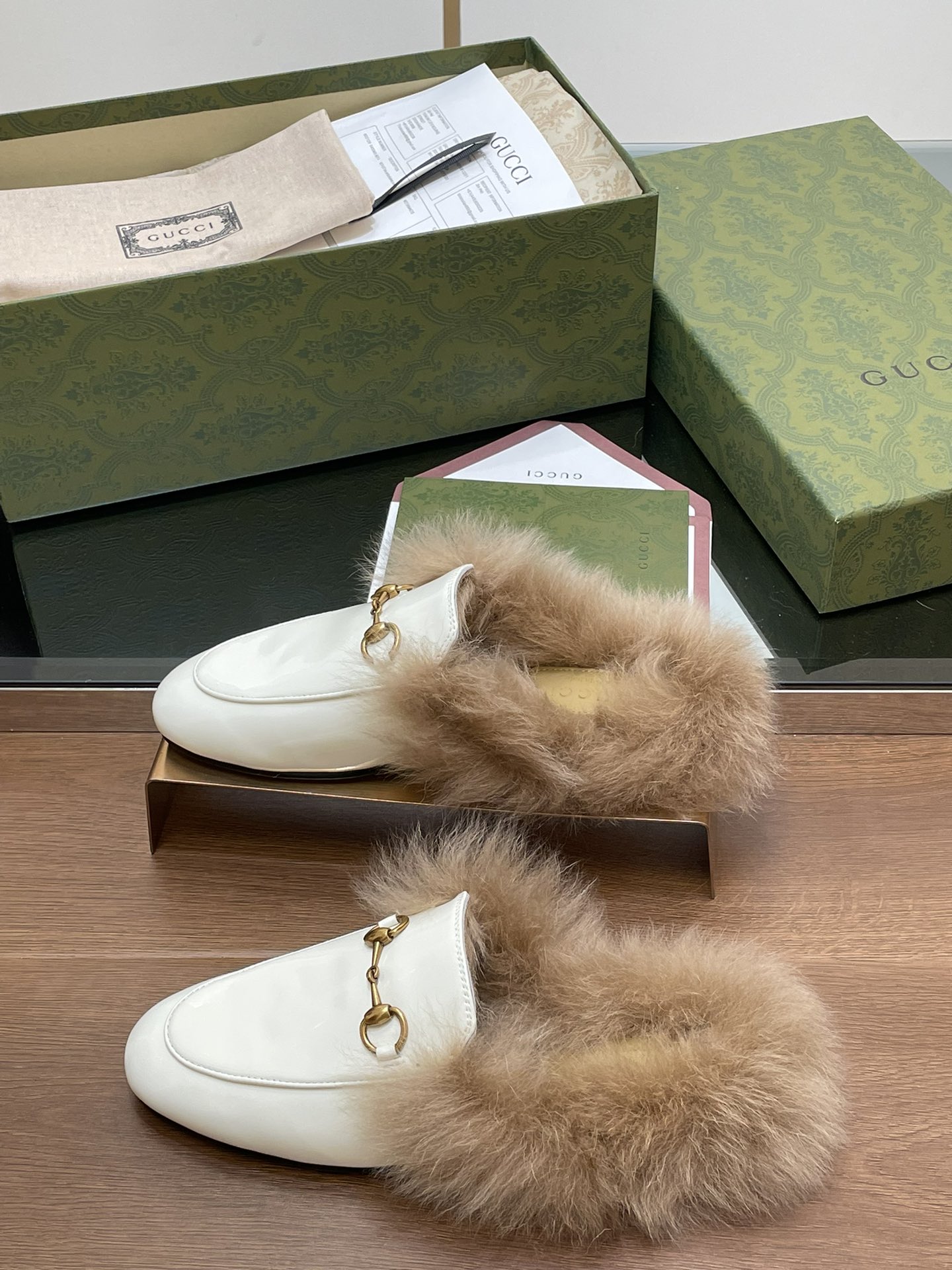 Gucci Princetown Leather Slipper with Horsebit - Luxurious & Timeless 3 i1729235789 3301 0