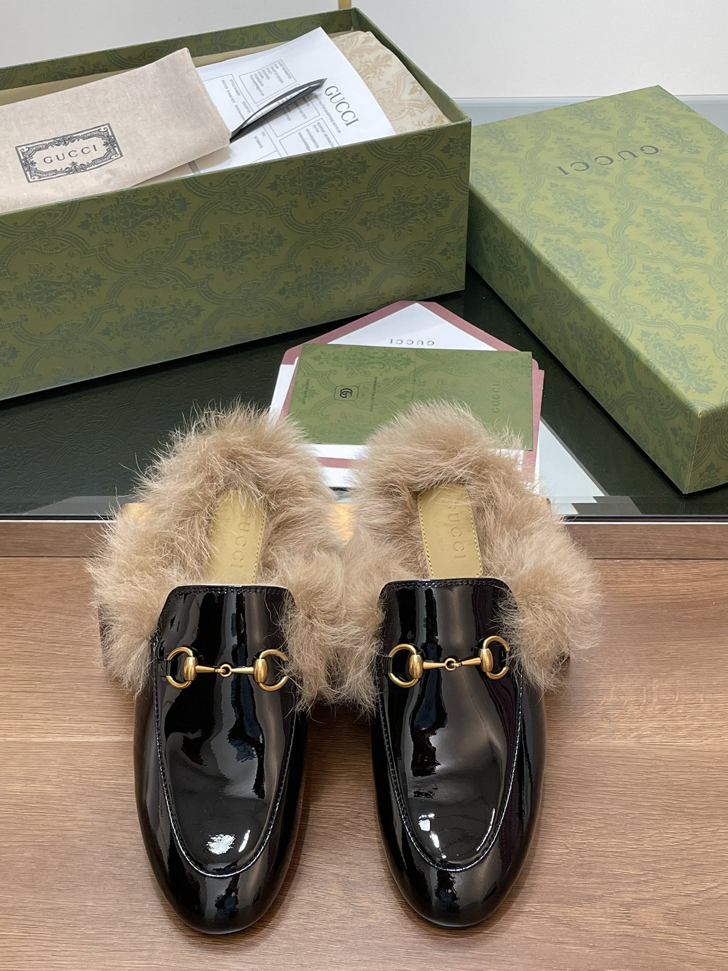 Gucci Princetown Leather Slipper with Horsebit - Luxurious & Timeless 4 i1729235829 2147 0