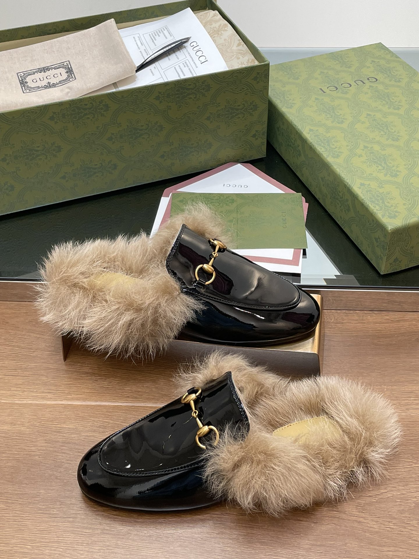 Gucci Princetown Leather Slipper with Horsebit - Luxurious & Timeless 6 i1729235830 1350 6
