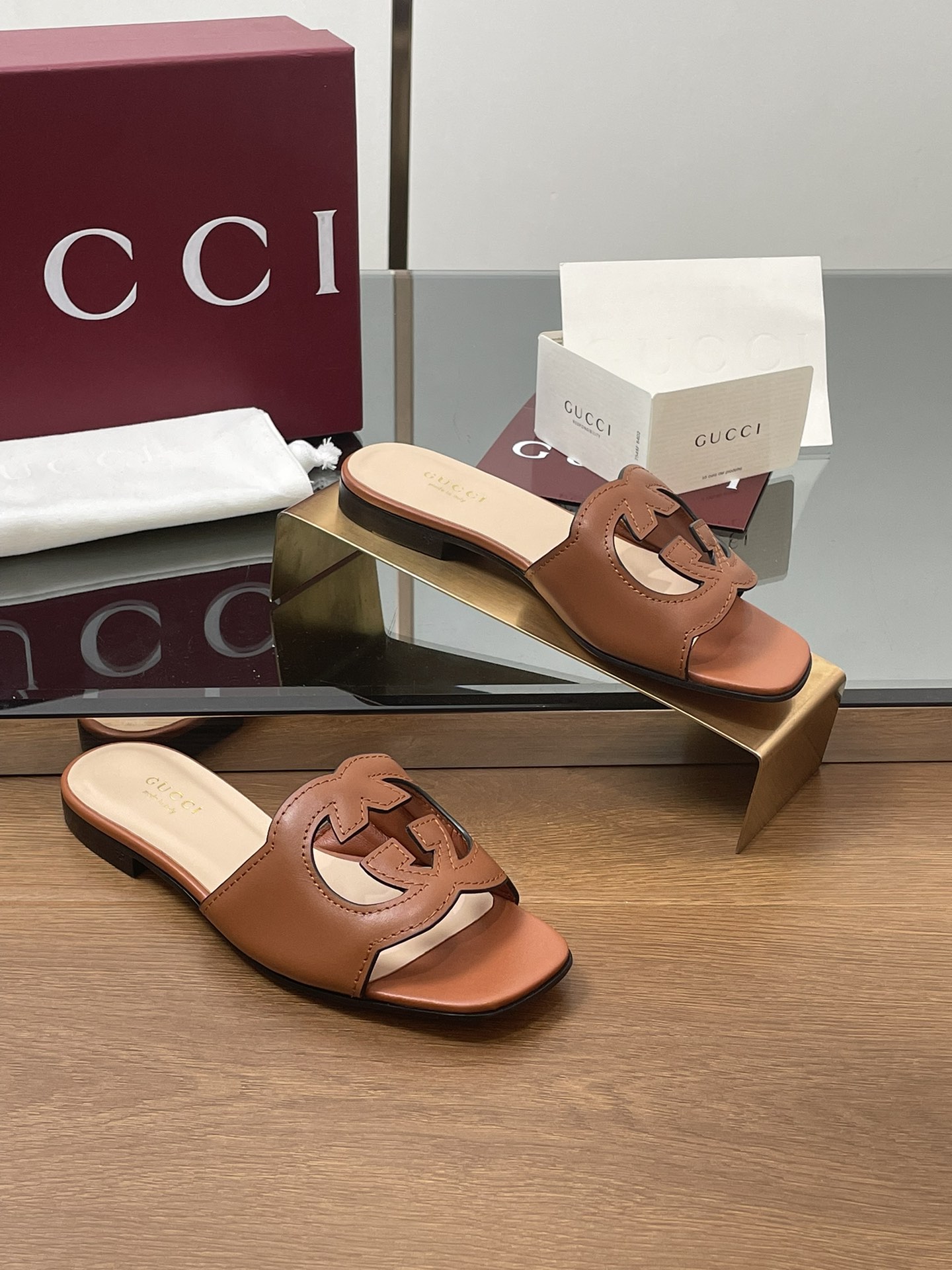 NO:875749,Upgraded and renewed packaging, summer new styles are now in stock. Gucci high-quality slippers, double G carved 35D three-dimensional double GG hollow open-toe sandals, slippers, 1.0 flat heels, one to one original!  Fabric: Imported 5D double G G laser hollow, ultra-fine grain goatskin, lining of foot pads and head layer of sheepskin, square toe classic series open toe sandals, top purchasing quality!  Italian genuine leather printed outsole!  All are customized one to one. Focus on Gucci high-end series. Classic G double G carving with laser oil edge and hollow out. The foot comfort is beyond all similar products in the market. Full set of Ancora red counter packaging. Sizes 34-43 (34 40414243 customized, non-refundable and non-exchangeable!), slippers, gucci, gucci, sandals, slippers, sheepskin19860909升级焕新包装夏季新款现货上新啦.Gucci 高品质拖鞋 双G雕花35D立体双GG镂空 露趾凉鞋 拖鞋 跟高1.0平跟,原版一比一！ 面料 进口5D双G G激光镂空,超细纹山羊皮 内里垫脚头层羊皮 方头经典系列露趾凉拖 顶级代购品质！ 意大利真皮印刷大底！ 所有均为一比一定制 专注Gucci高端系列 经典G家双G雕花激光油边镂空 脚感舒适程度超乎市场所有同类产品 安可拉红色全套专柜包装 尺码34-43(34 40414243定做不退不换！）,拖鞋,gucci,gucci,sandals,slippers,sheepskin,Women's Shoes