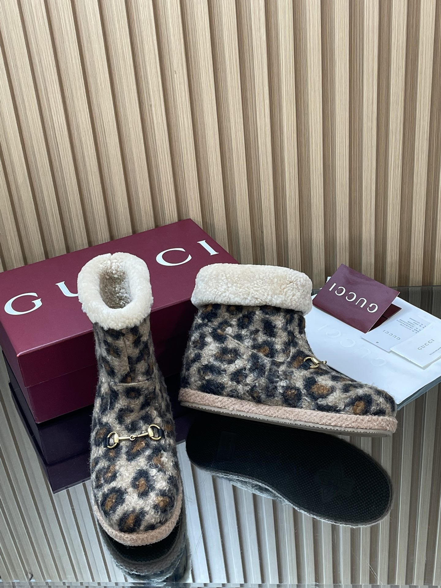 GUCCI マ衔扣毛毛短靴 秋冬の最新ファッション