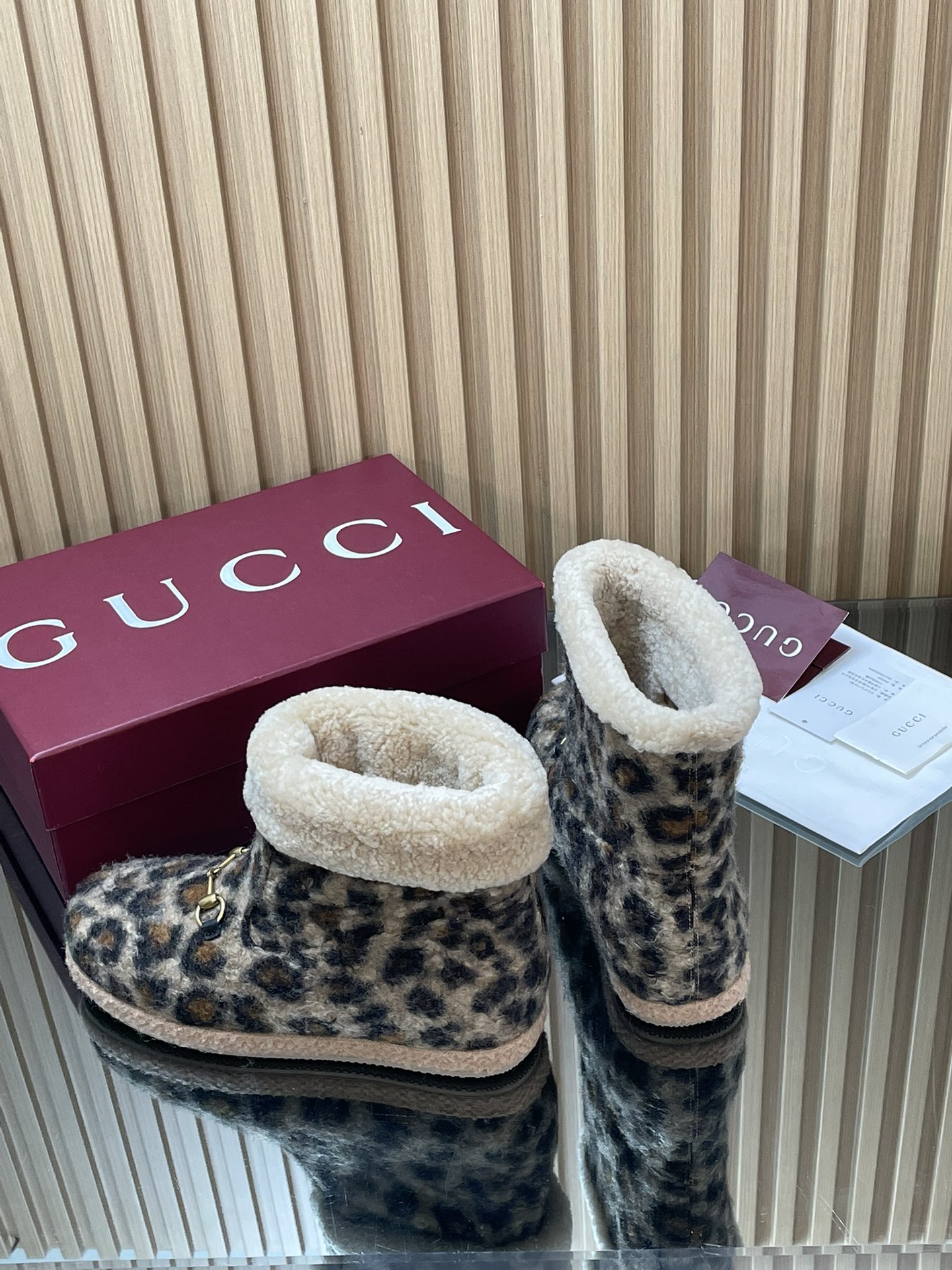 GUCCI マ衔扣毛毛短靴 秋冬の最新ファッション