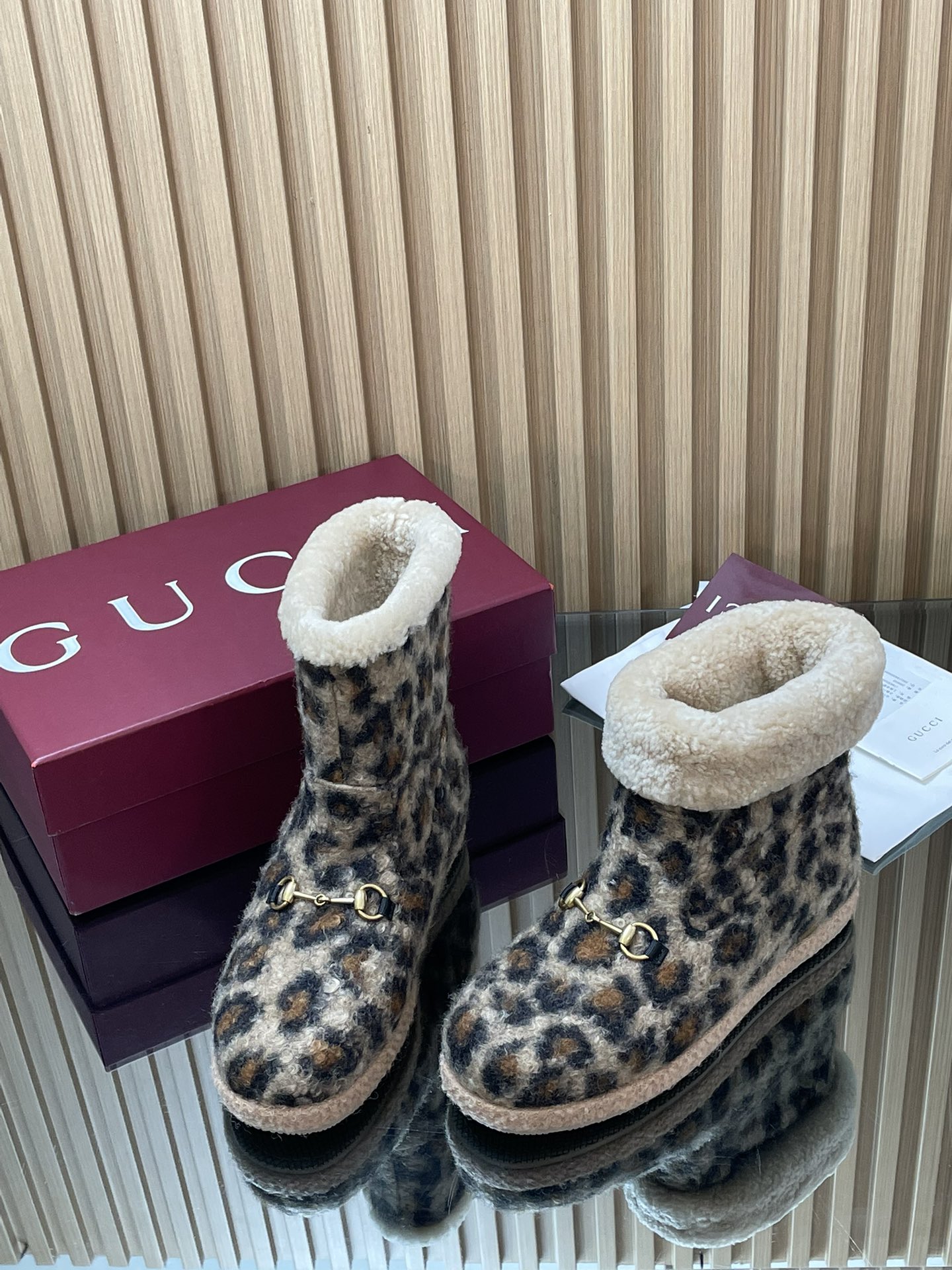 GUCCI マ衔扣毛毛短靴 秋冬の最新ファッション