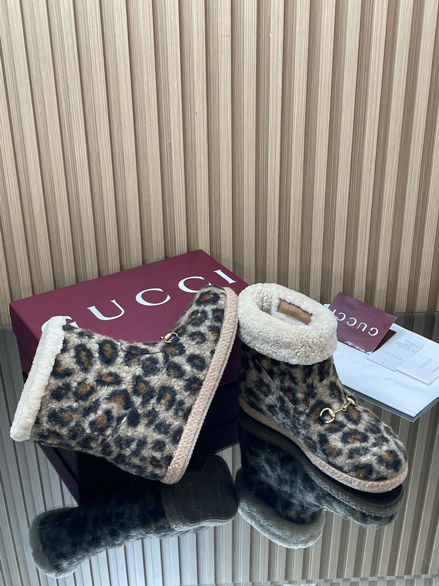 GUCCI マ衔扣毛毛短靴 秋冬の最新ファッション