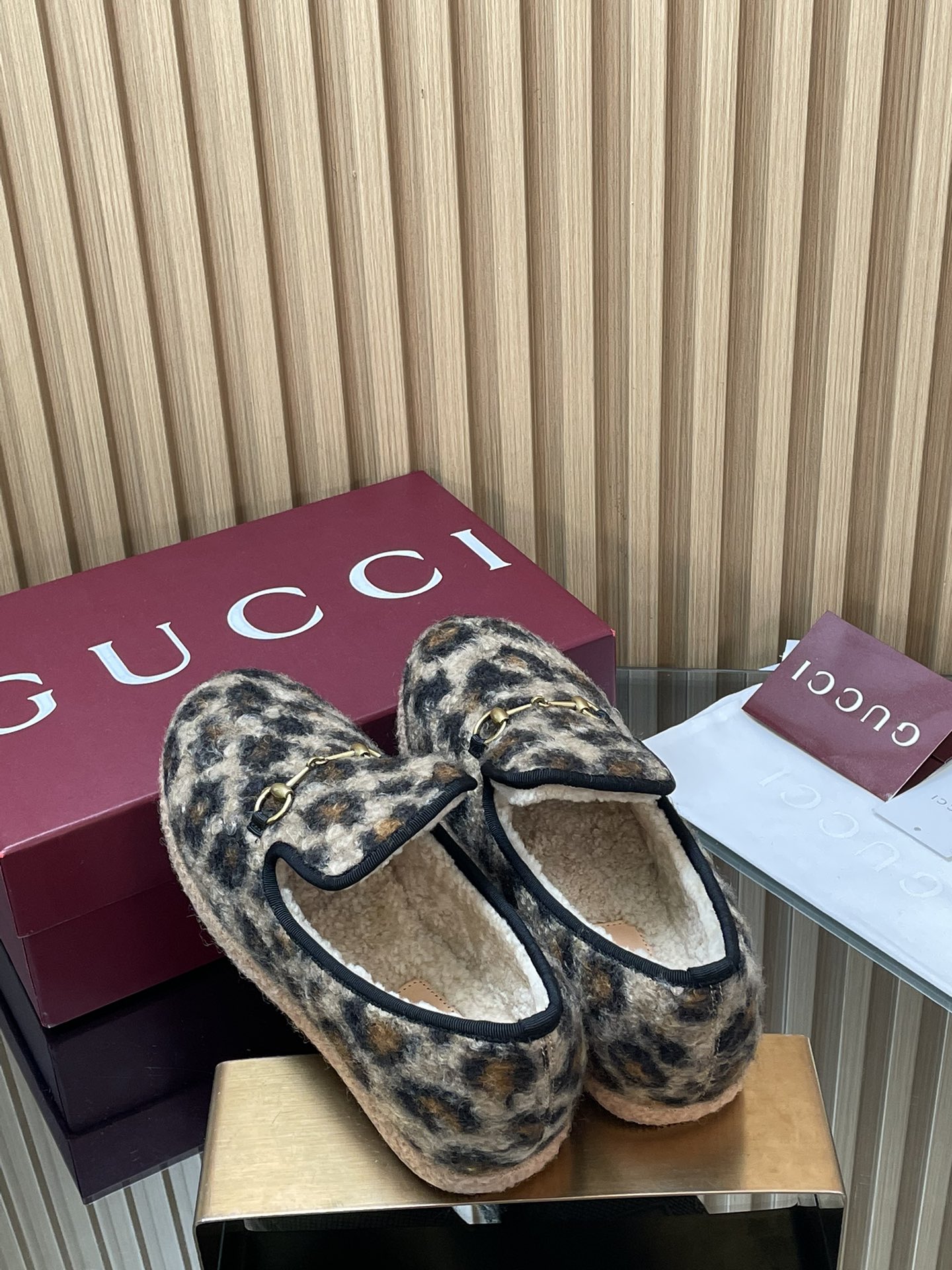 GUCCI 秋冬新品 マ衔扣毛毛楽福鞋 高品質デザイン