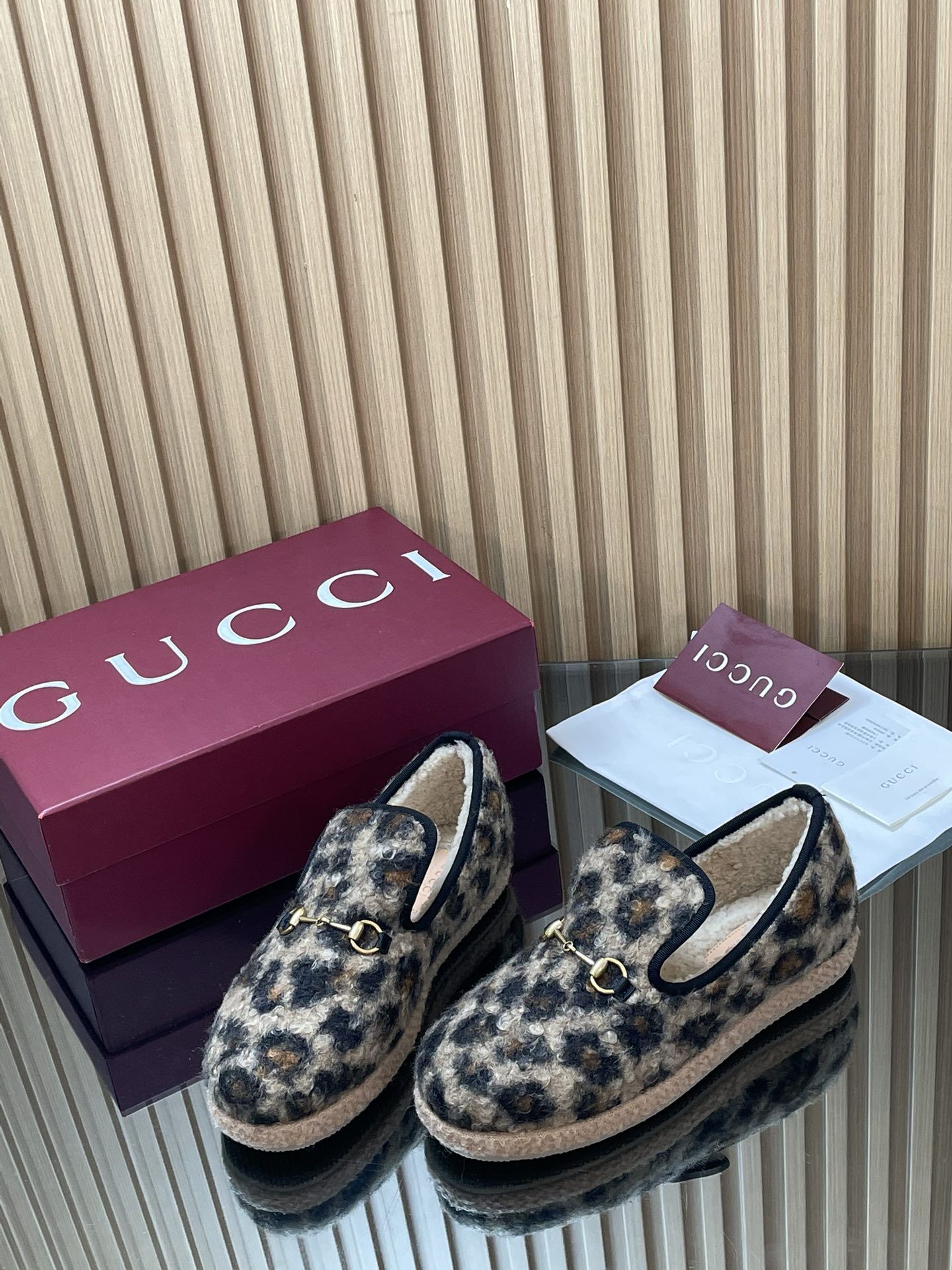 GUCCI 秋冬新品 マ衔扣毛毛楽福鞋 高品質デザイン